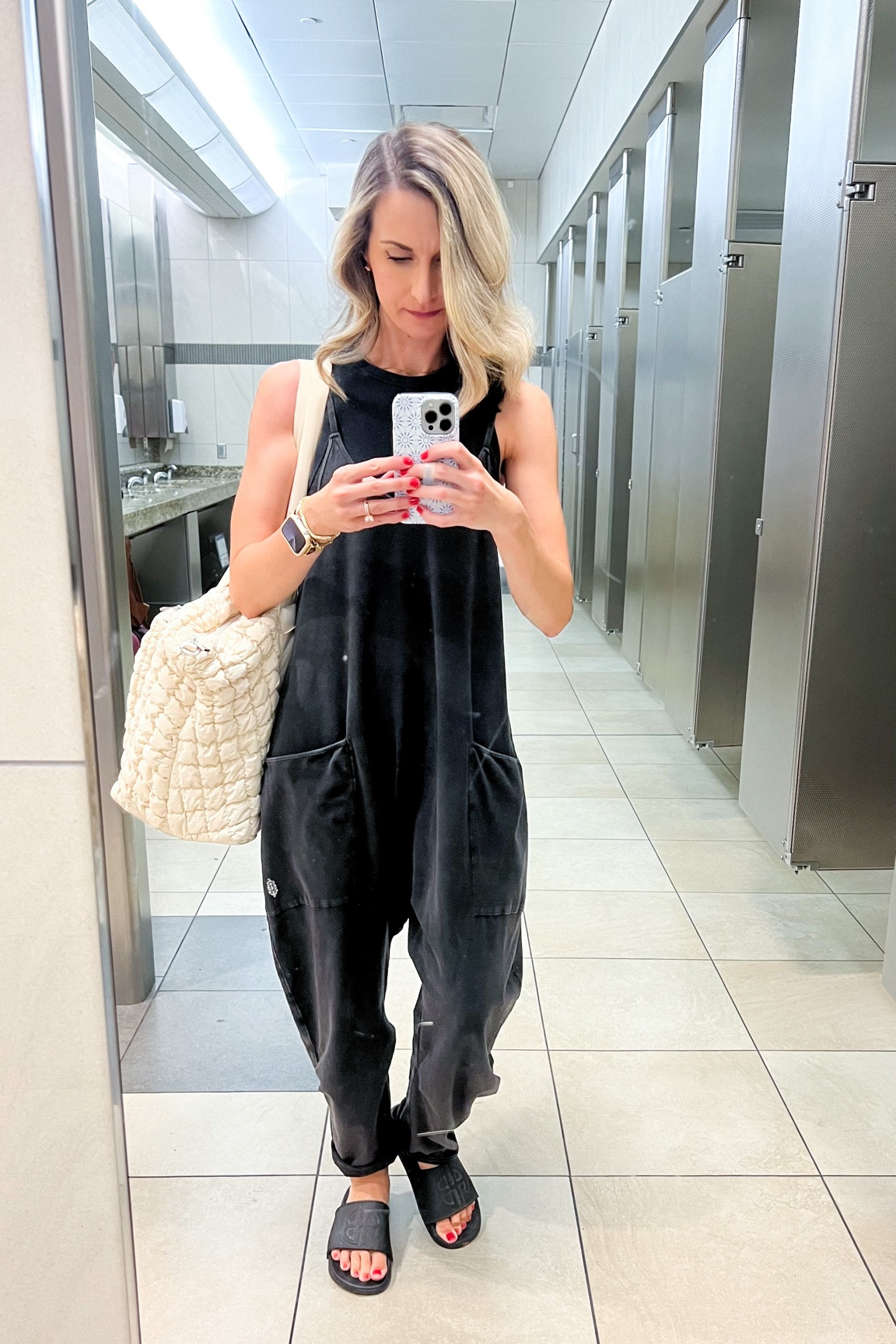Obligatory airport bathroom selfie. Next stop… London!



#LTKStyleTip #LTKTravel #LTKSaleAlert