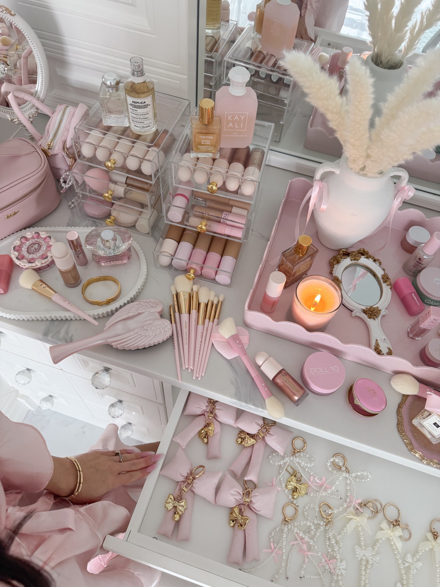 Love a makeup vanity moment…🎀🕯️🌸✨

#LTKbeauty #LTKcanada