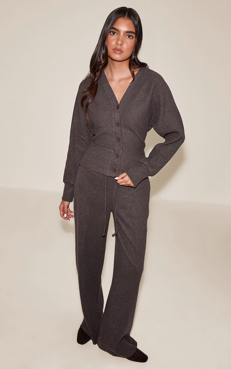 Dark Brown Soft Ribbed Low Rise Wide Leg Trousers | PrettyLittleThing UK