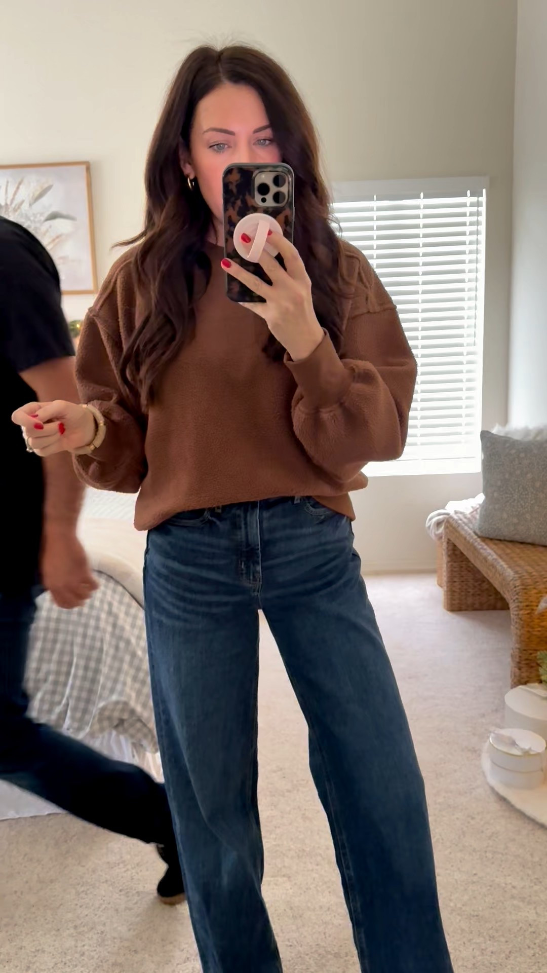 Medium pullover
Jeans in a regular 4


#LTKFindsUnder50 #LTKSaleAlert #LTKSeasonal