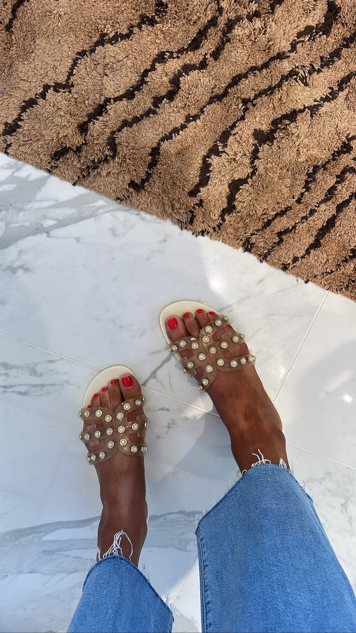 Just restocked 😍😍😍 the jelly translucent sandals with pearl details 🤌