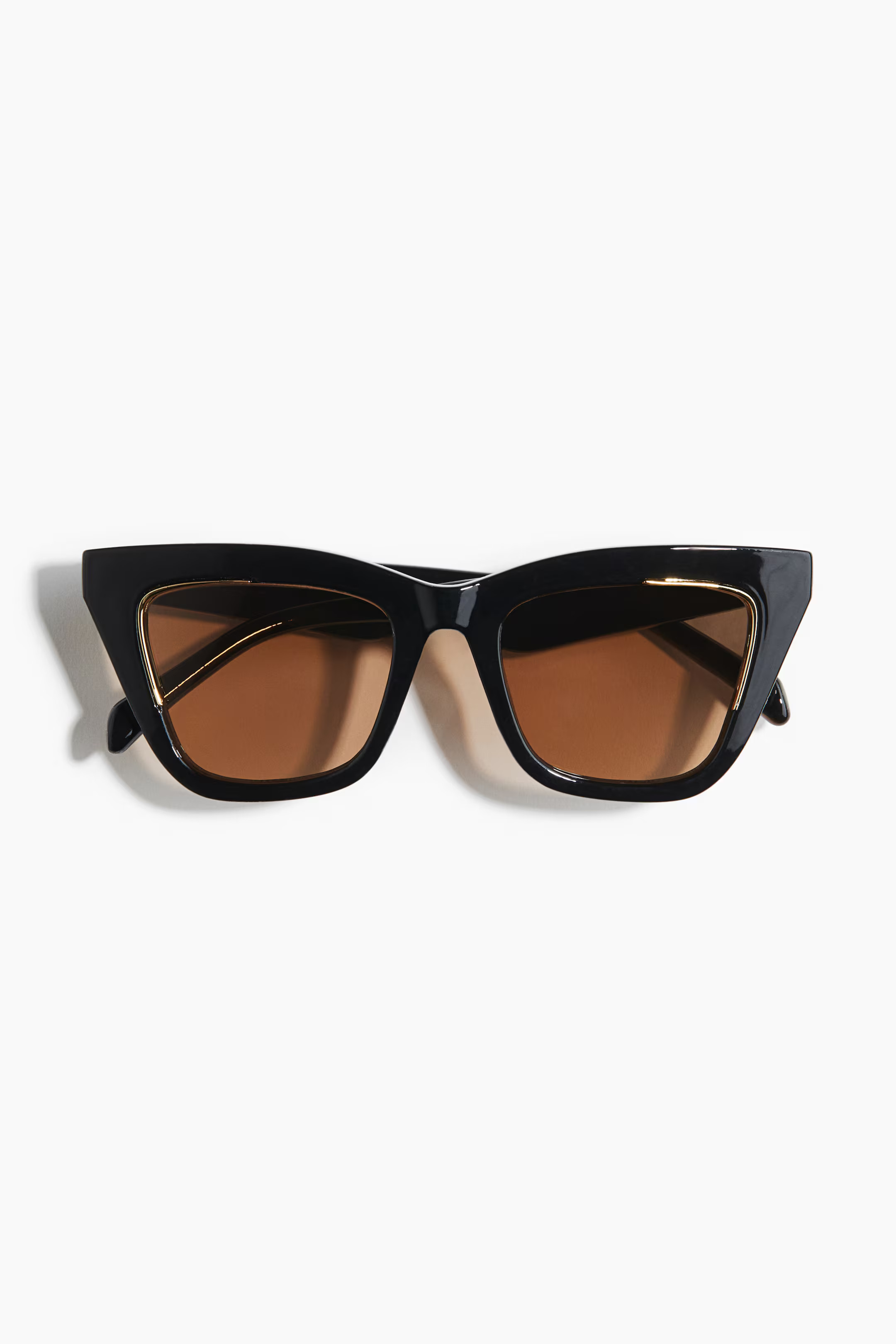 Cat-eye sunglasses | H&M (UK, MY, IN, SG, PH, TW, HK)