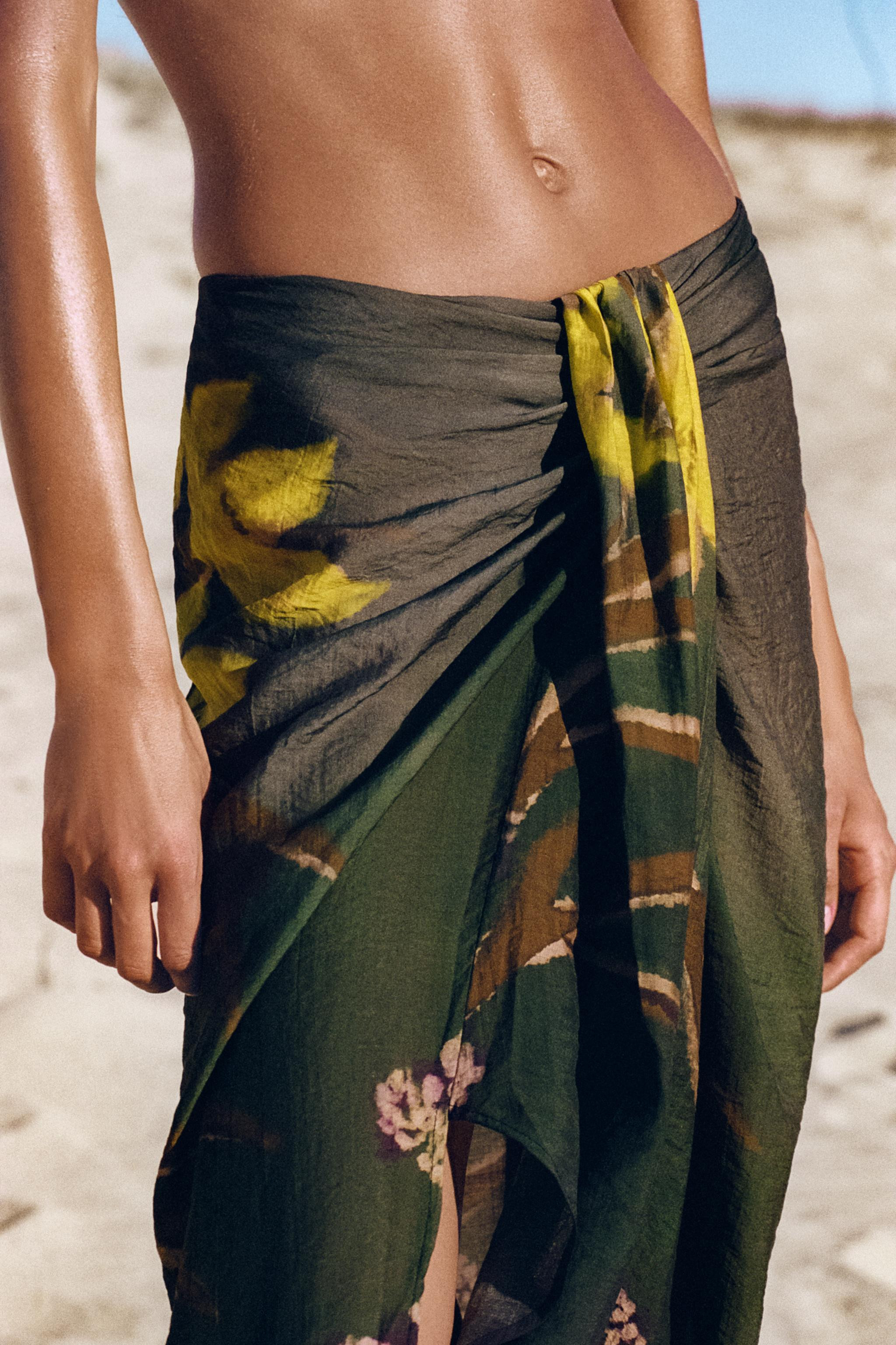 FLORAL PRINTED SARONG WITH KNOT | Zara UK