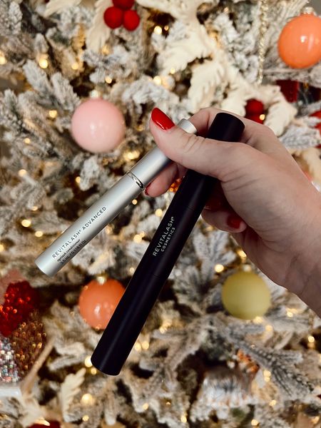 Healthy + beautiful lashes with @Revitalashcosmetics for the holidays! We’ve been using Revitalash Advanced for years (even when we have extensions on!) and we’ve recently added the Double-Ended Volumizing Primer & Mascara to our arsenal. Can we just say…OBSESSED. It’s a fabulous time to purchase - up to 30% off for Cyber Monday! Here’s how it works!

- 20% off $95+ with code HOLIDAY20
- 25% off $200+ with code HOLIDAY25
- 30% off $400+ with code HOLIDAY30
We’re getting a set for our sweet Nana for her little stocking stuffer, the sassy lady herself said she wants pretty lashes for Christmas and we know just the thing to make that happen! Hurry because the sale ends 11/30, so take advantage while you can, only at revitalash.com! X, H & K ⭐️ // 