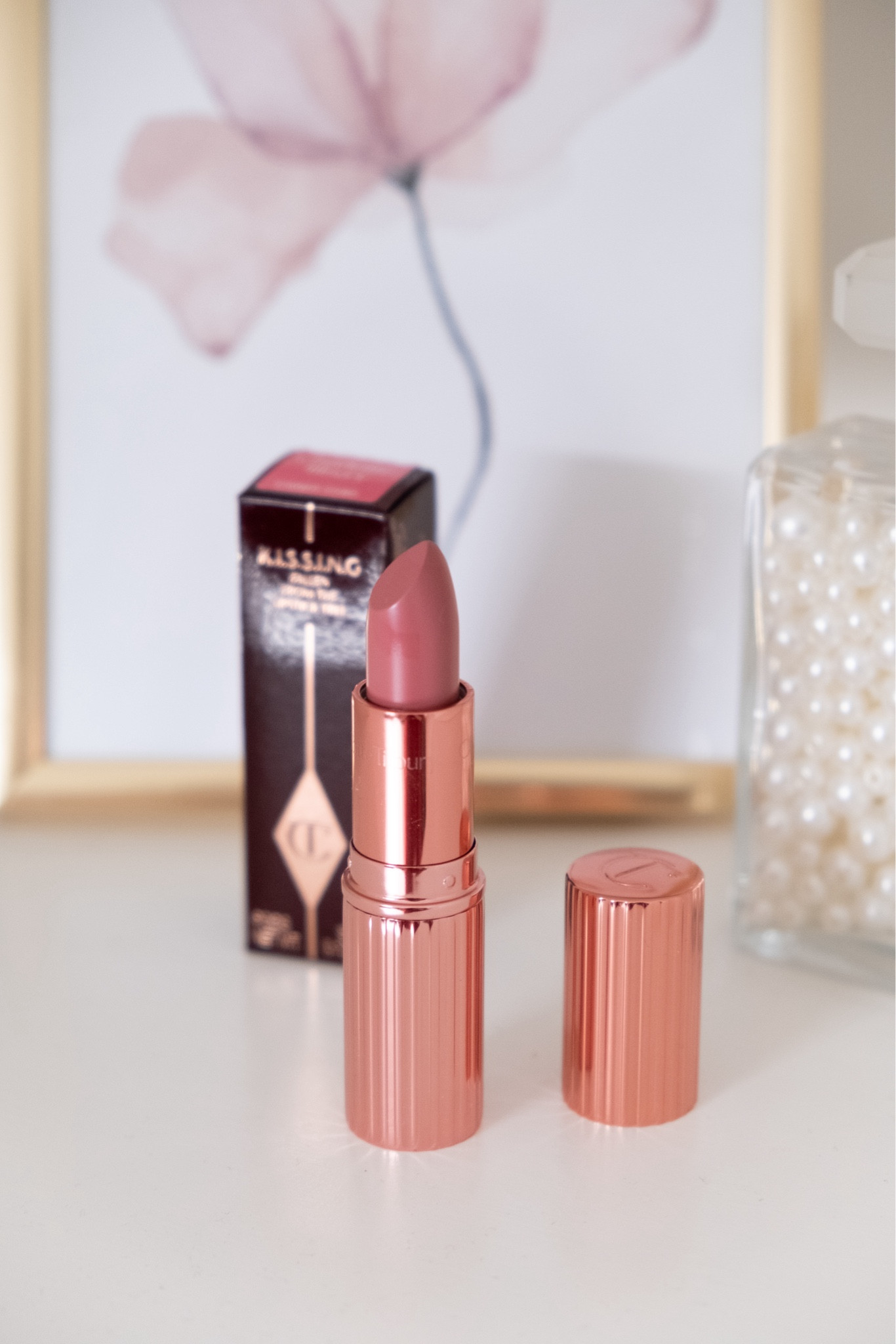 I got with me on my trip to Greece 4-5 different lipsticks but I ended up using the Charlotte Tilbury K.I.S.S.I.N.G lipstick in the shade Candy Chic almost exclusively. It’s my absolute favourite pink shade that matches my natural lip colour perfectly!

#LTKeurope #LTKbeauty #LTKnederlands