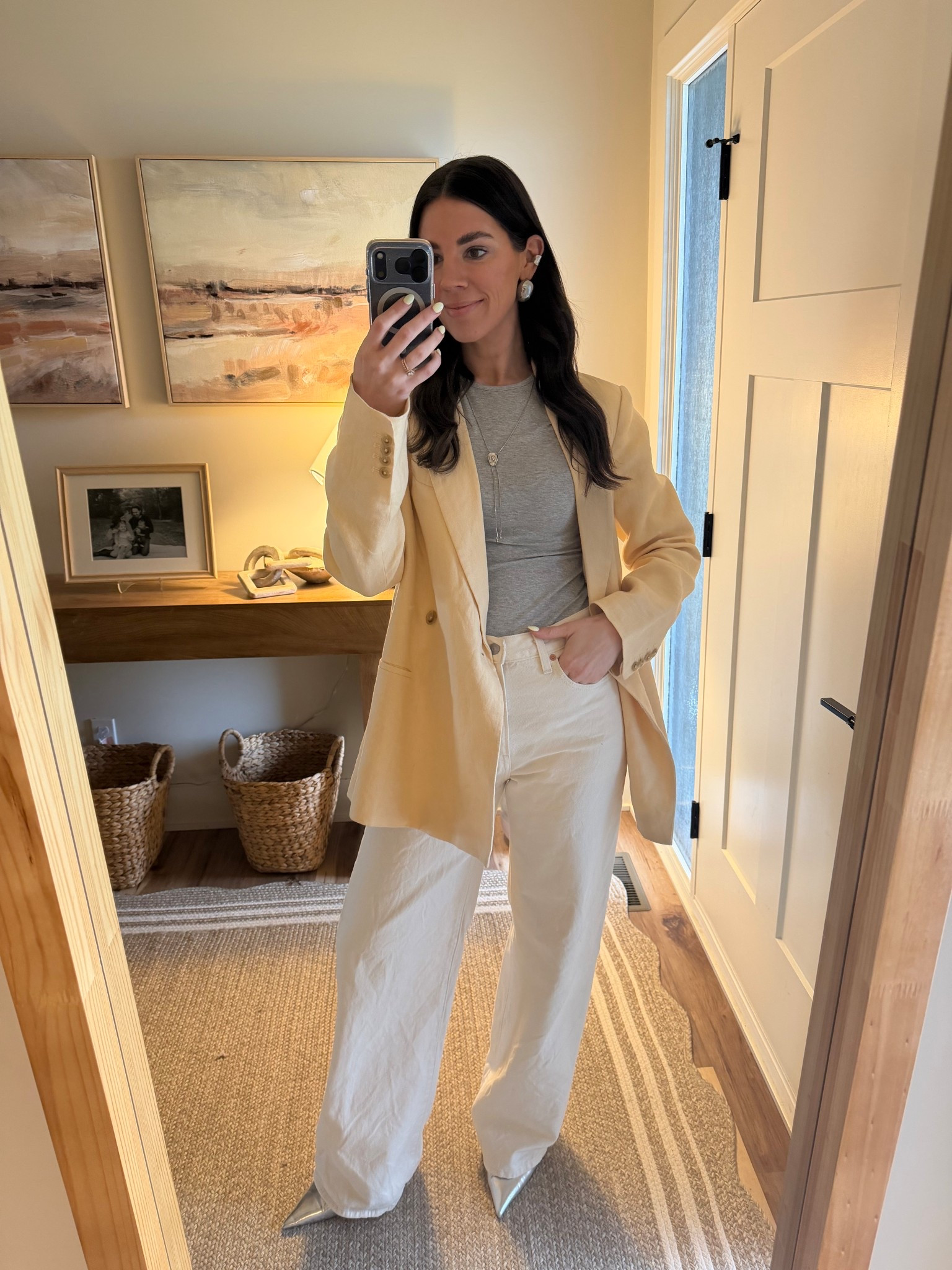 A spring must have? Cream-colored denim! It brings such a lightness to your outfit and really elevates a classic denim look. 


My go to are @levi i have these in 3 colors and always get so many compliments! Im 5’7 wearing a 27/34! 

#LTKgrwm #LTKSeasonal #LTKootd