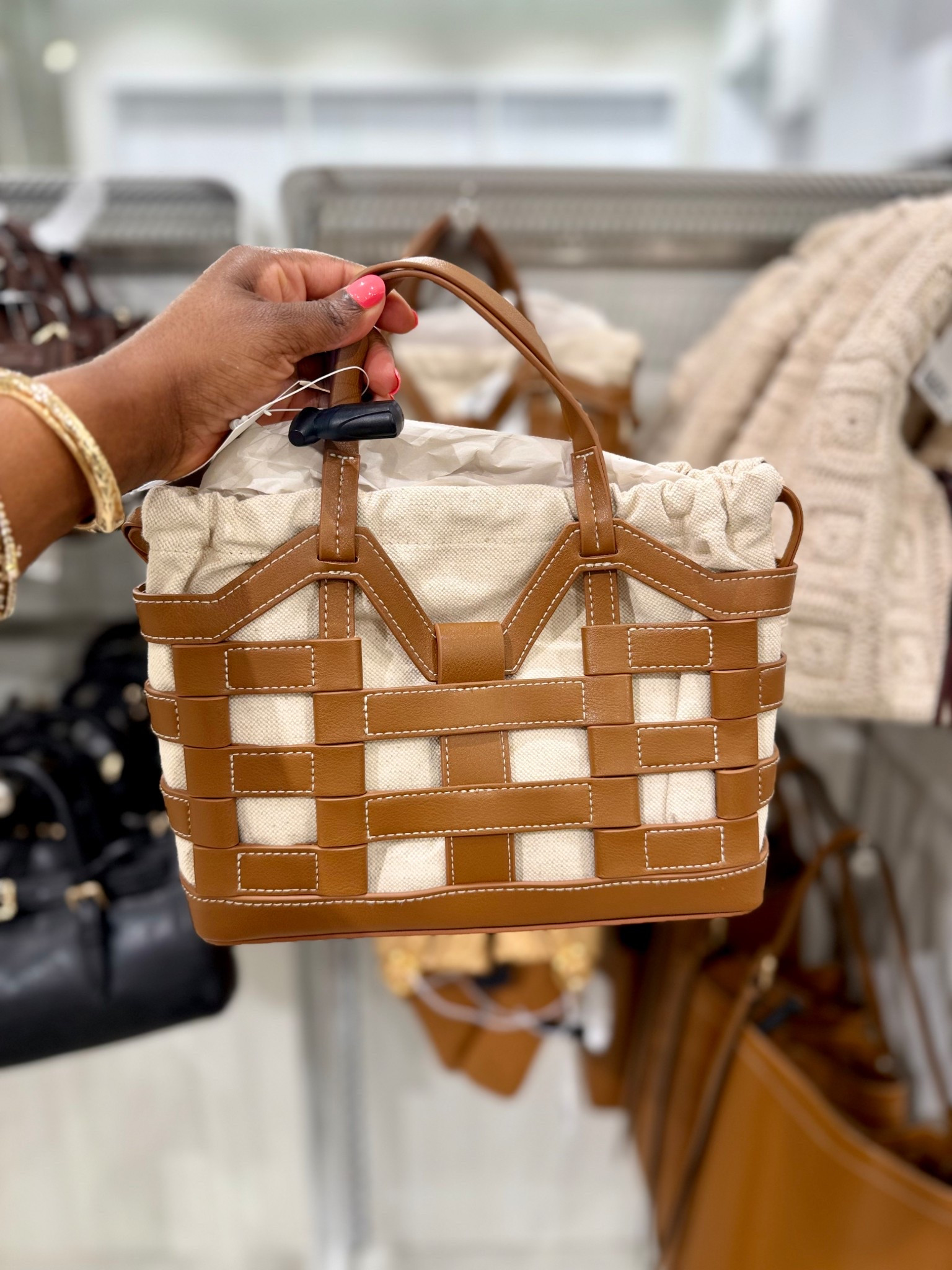 I love this fun bag from H&M! 

#LTKTravel #LTKgrwm #LTKMothersDay