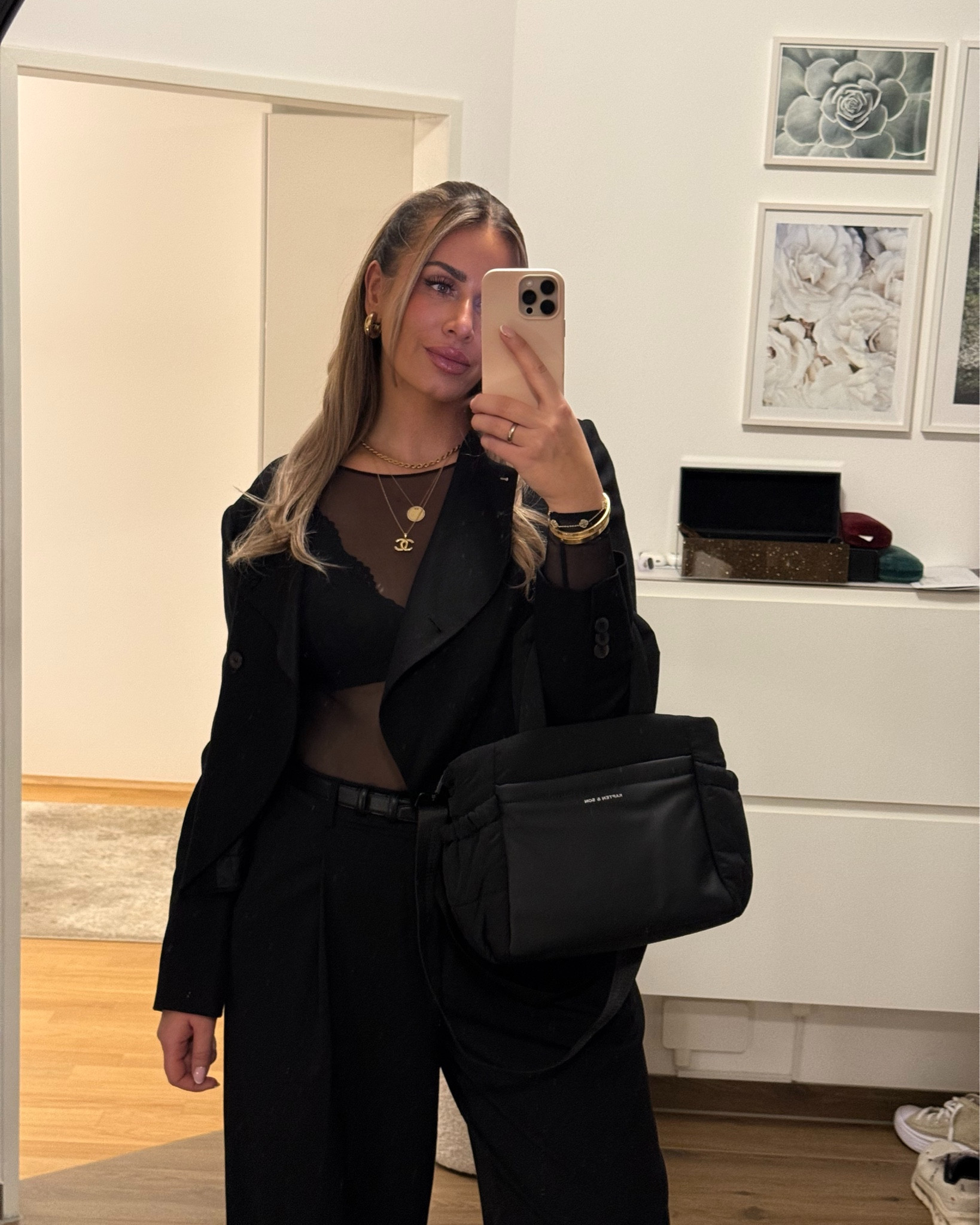 Night Look 🖤✨

#LTKfestive #LTKstyletip #LTKdeutschland