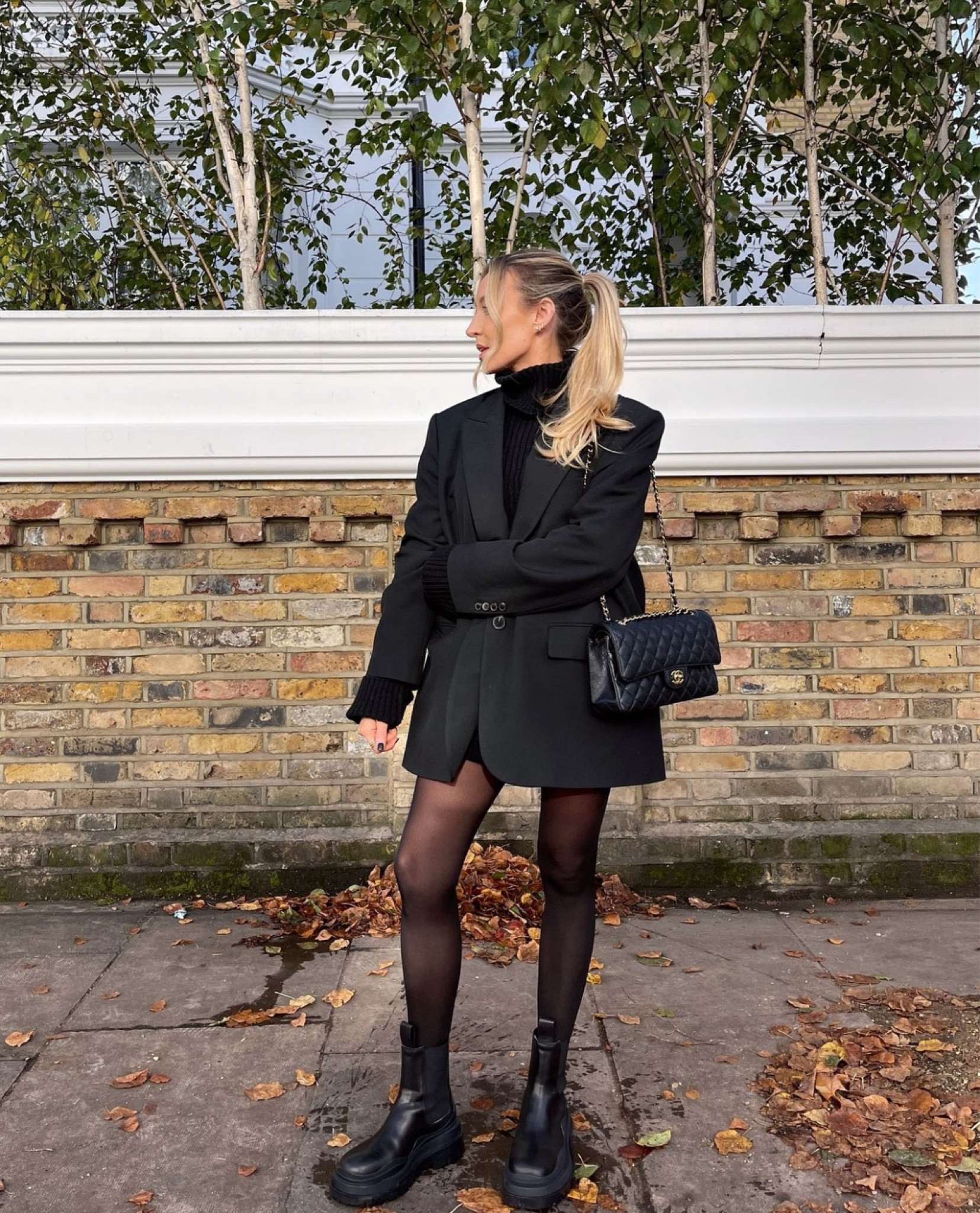 Oversized blazers for the win in autumn 🍂 perfectly styled with a jumper dress or chunky knit and mini skirt, also with my favourite chunky boots and Chanel black bag

#LTKautumn