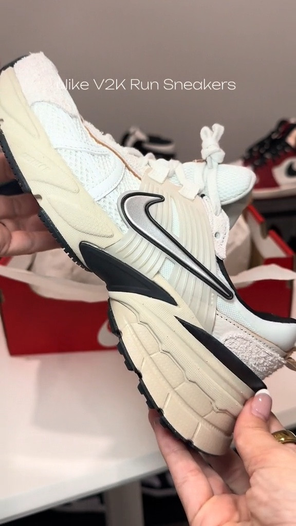 New sneaker obsession 🤍

These Nike V2K Run sneakers are so good — neutral, comfy, and they go with literally everything. Errands, airport outfits, dog walks, gym-to-coffee… they just work.

If you wanted a pair that gives “cool girl sporty” without trying too hard — these are IT. 🔥

Linked on LTK for easy shop 🛒✨

#ltkshoecrush #ltkfashion #nikev2k #neutralsneakers #amazonfashionfinds #falloutfitideas

#LTKGiftGuide #LTKActive #LTKShoeCrush