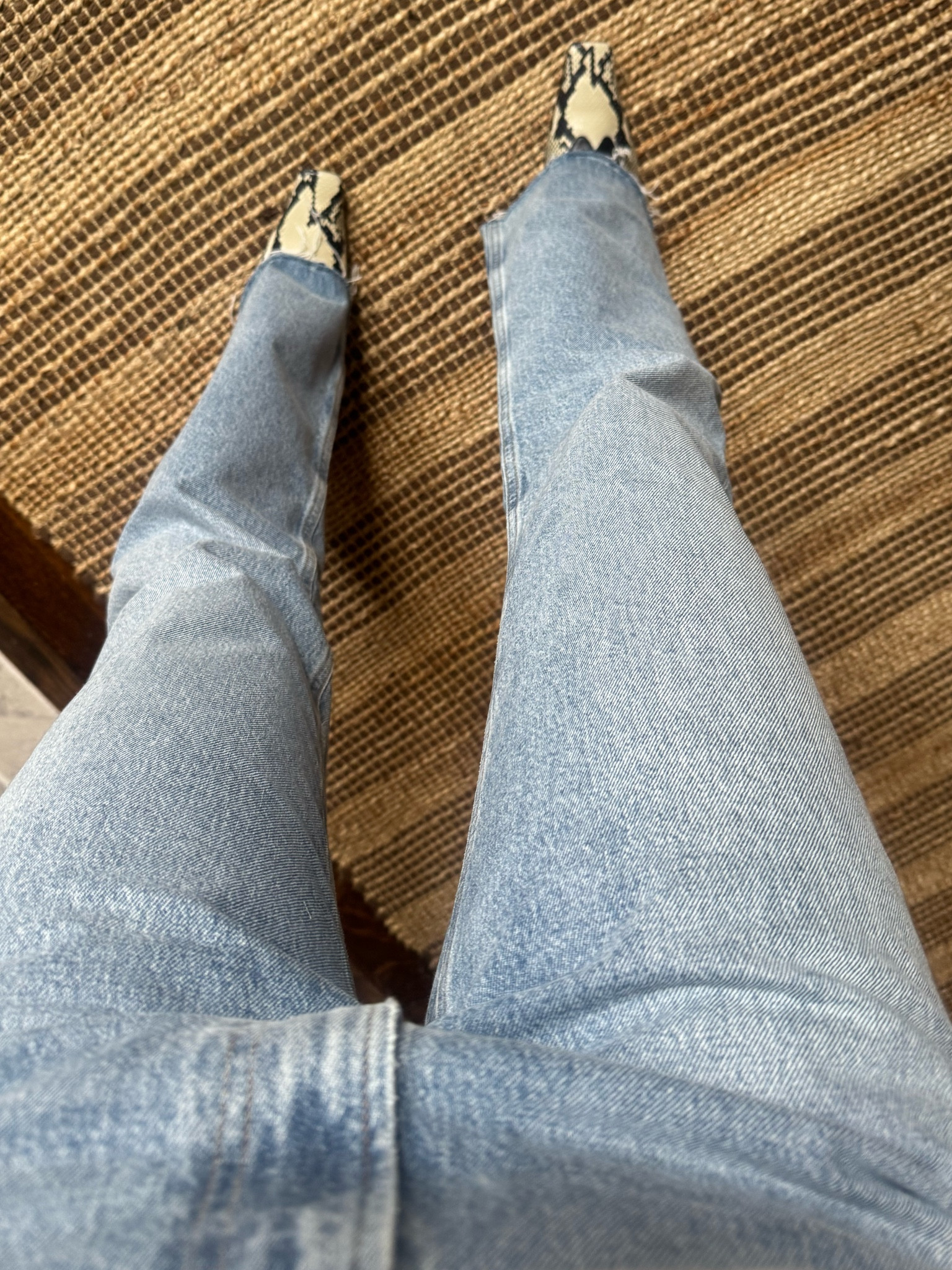 I love these jeans with their slight flare. I took my usual size. 

#agolde #denim #khaiteboots #khaitenevada