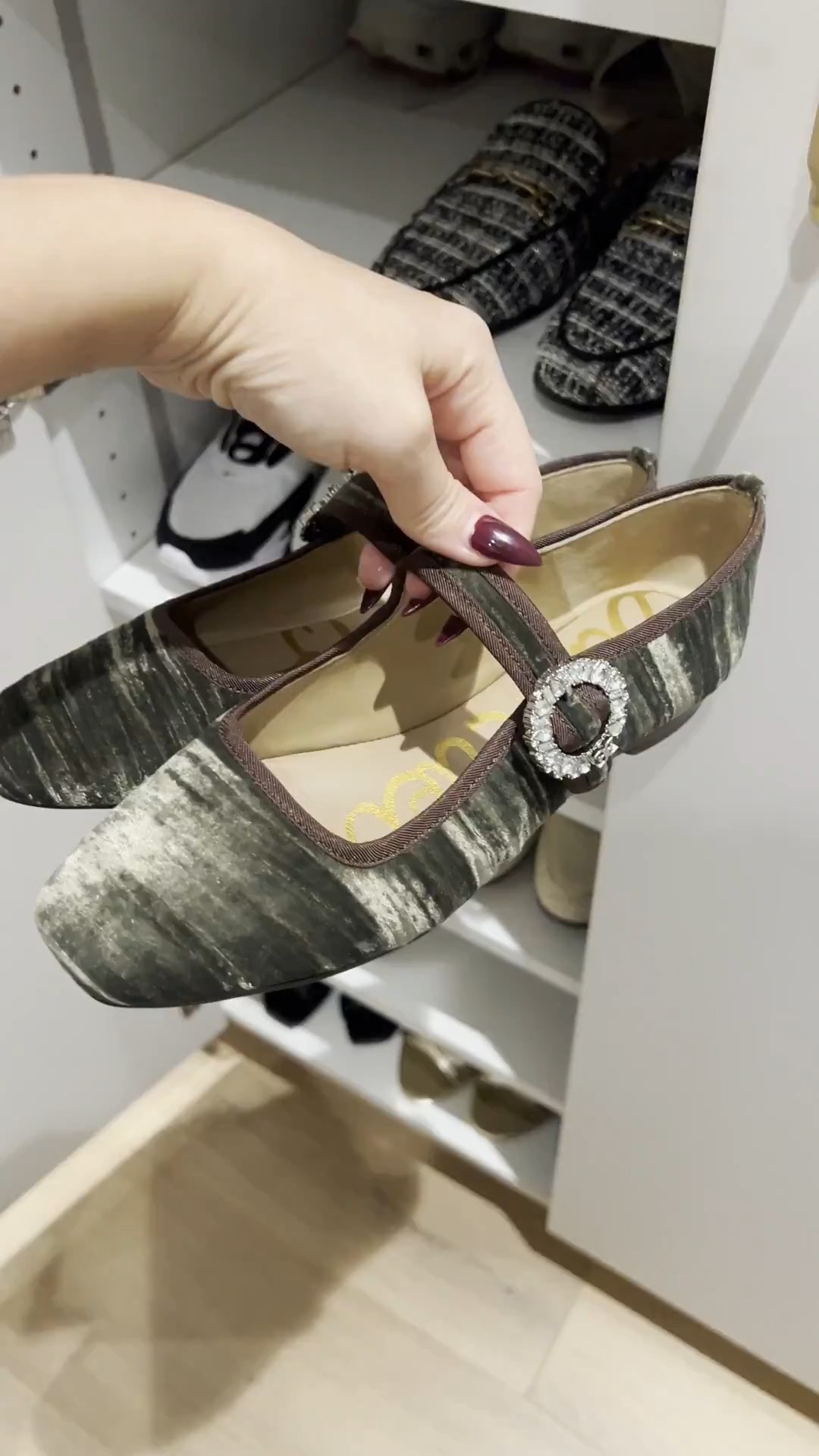 The perfect work shoes or even perfect for the holidays #balletflats 

#LTKWorkwear #LTKShoeCrush #LTKStyleTip