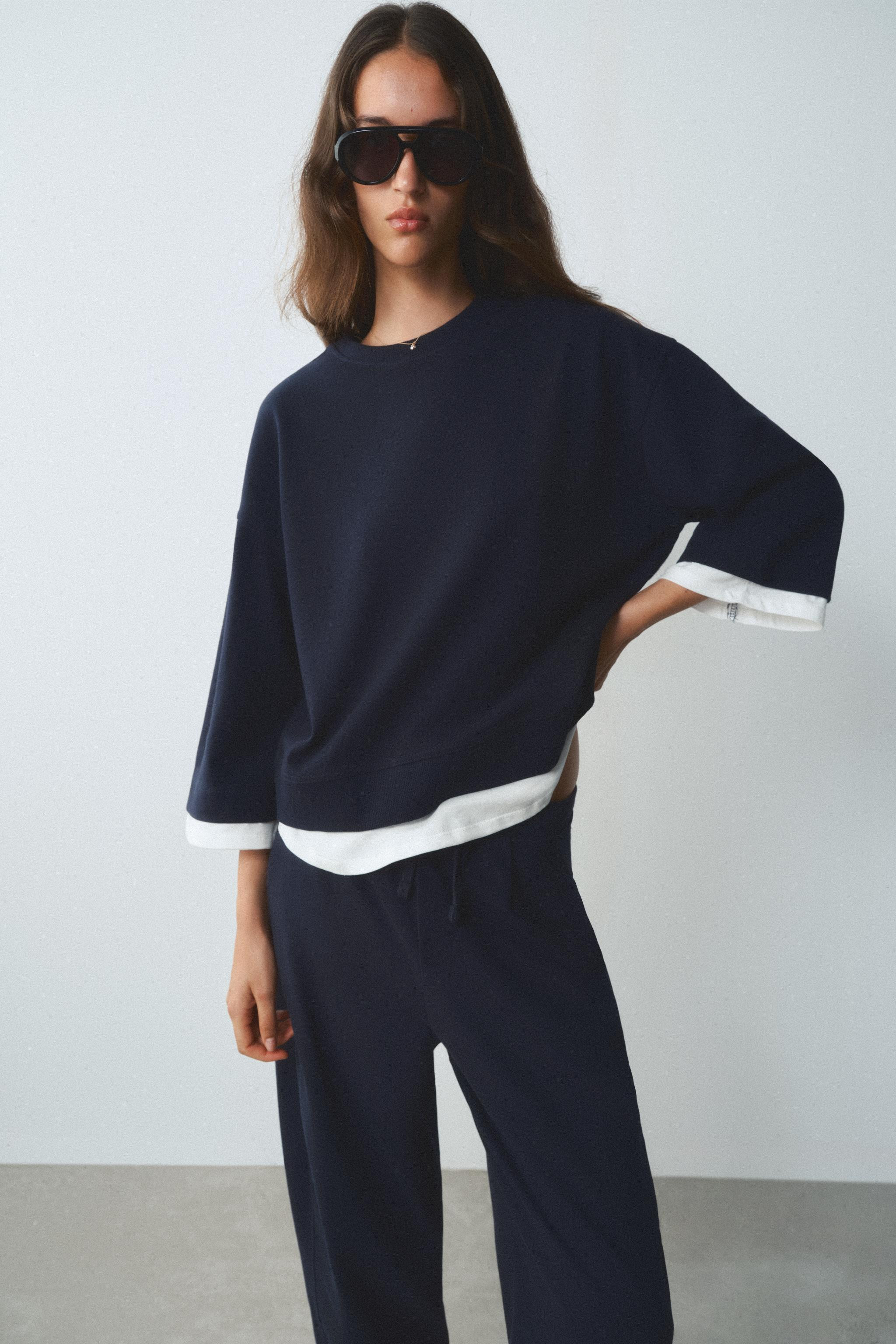 Sweatshirt with a main fabric made of cotton yarn. Crew neck and long sleeves. Features contrasti... | Zara US