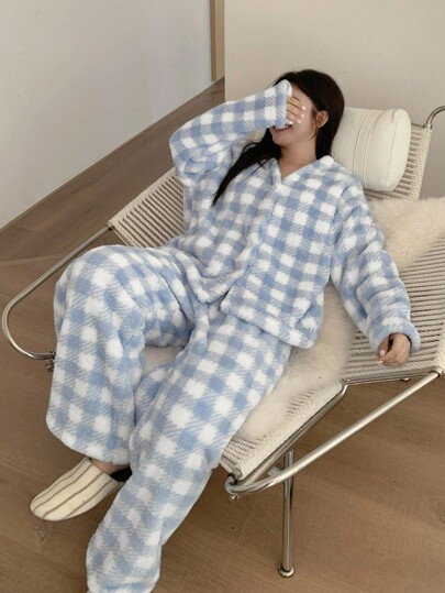 Dazy Plus Thermal-Lined V-Neck Plaid Loose Autumn/Winter Top & Pants Pajama Set, Plus Size Women,... | SHEIN