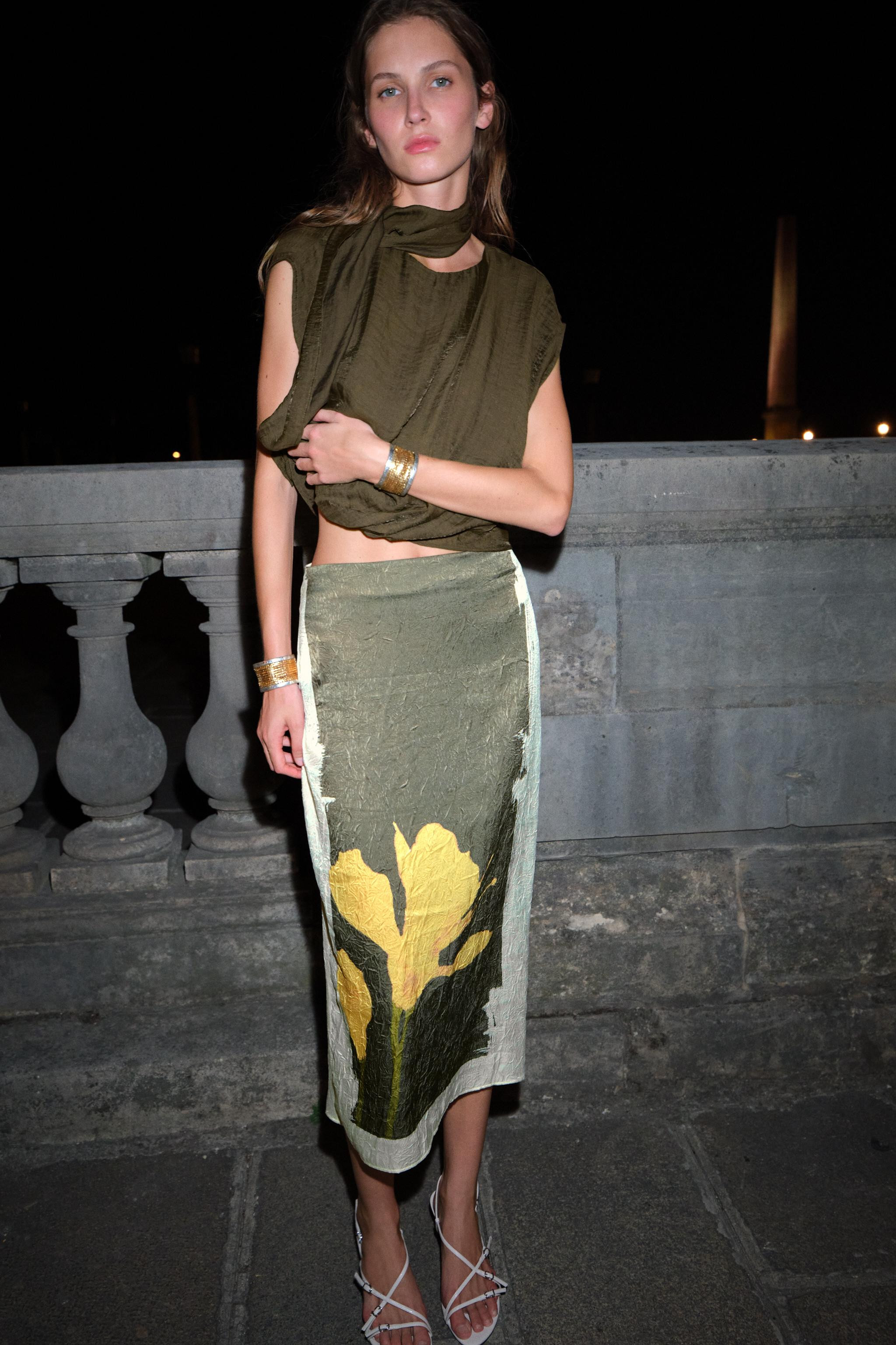 PRINTED WRINKLED EFFECT MIDI SKIRT | Zara US