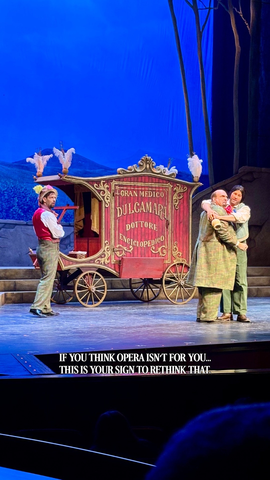 Cultured girls love the opera 🤎