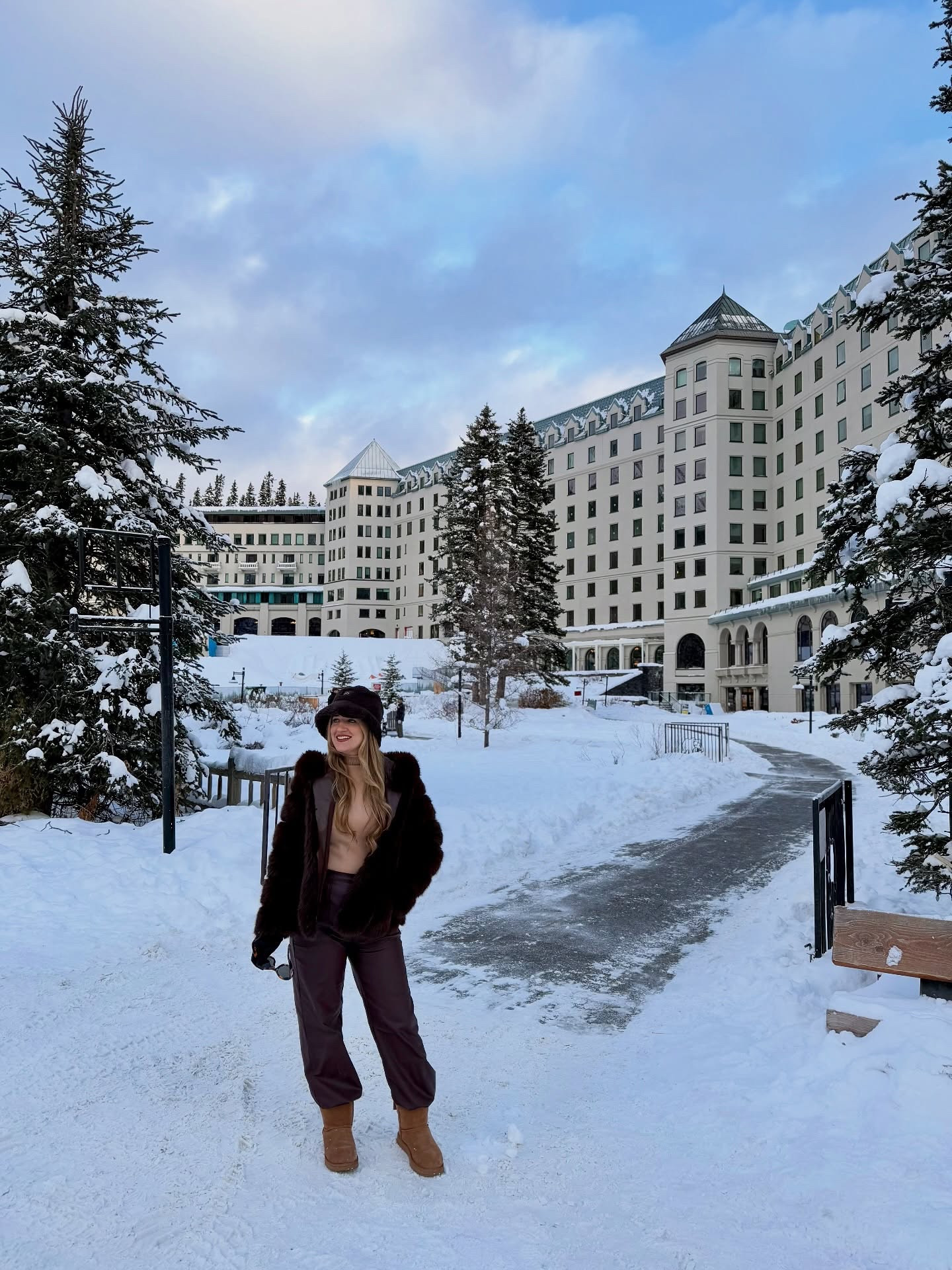 Lake Louise in the winter feels like stepping into a postcard. The lake freezes into a natural ice rink, the snow-covered peaks turn the whole valley into a winter playground, and the Fairmont’s ice castle pops up right on the lake every year. Whether you’re skating, snowshoeing, or just taking in the views, this is one of Canada’s most iconic winter stops. Save this spot for your next snowy getaway ❄️✨

•
•
•
#LakeLouise #BanffNationalPark #ExploreCanada #TravelCanada #CanadianRockies #WinterInCanada #LakeLouiseWinter #BanffWinter #SnowyGetaway #WinterWanderland #FrozenLake #MountainViews #VisitAlberta #TravelAlberta #DiscoverCanada #WinterTravel #NatureLovers #BucketListTravel #ScenicViews