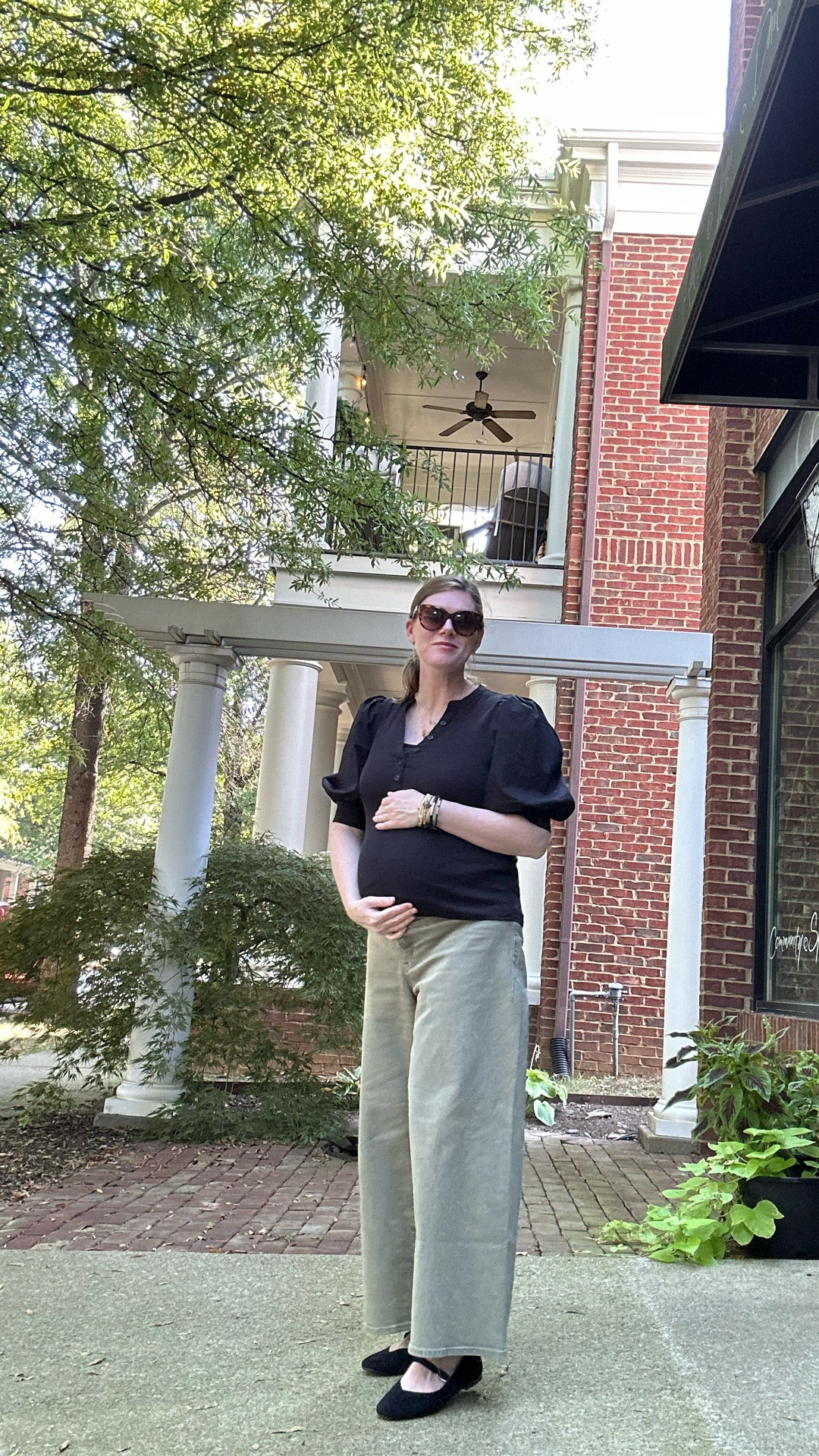 Maternity wide leg jeans, black puff sleeve top 