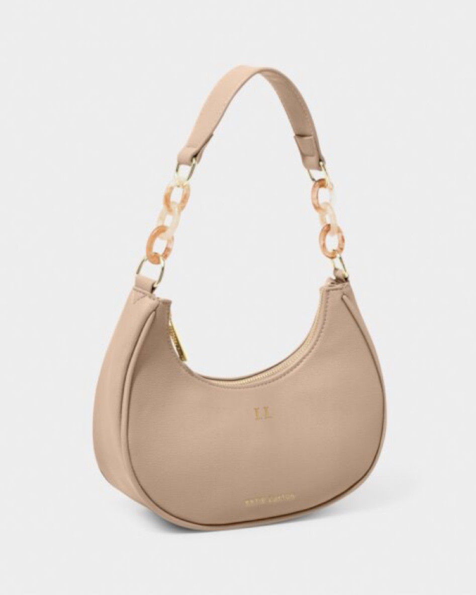 Just picked myself this bag up how cute is she! I have a discount code - KLDTN2NA for 15% off #klicons #bag #katieloxton

#LTKstyletip