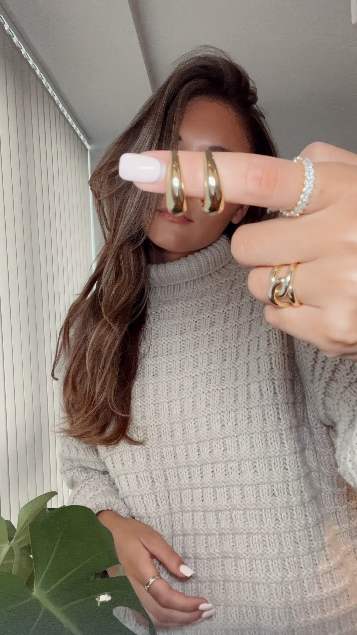Nothing says Fall like a chunky sweater, gorgeous jewellery and a cup of tea ☕️ 

I swear my jewellery collection is slowly becoming replaced by the entirety of @adinaeden collection! 


#shineandrise #fashion #jewellery #fashionblogger #fallcollection #LTKstyletip #adinaeden #ltkbeauty

#LTKSeasonal #LTKsalealert #LTKGiftGuide