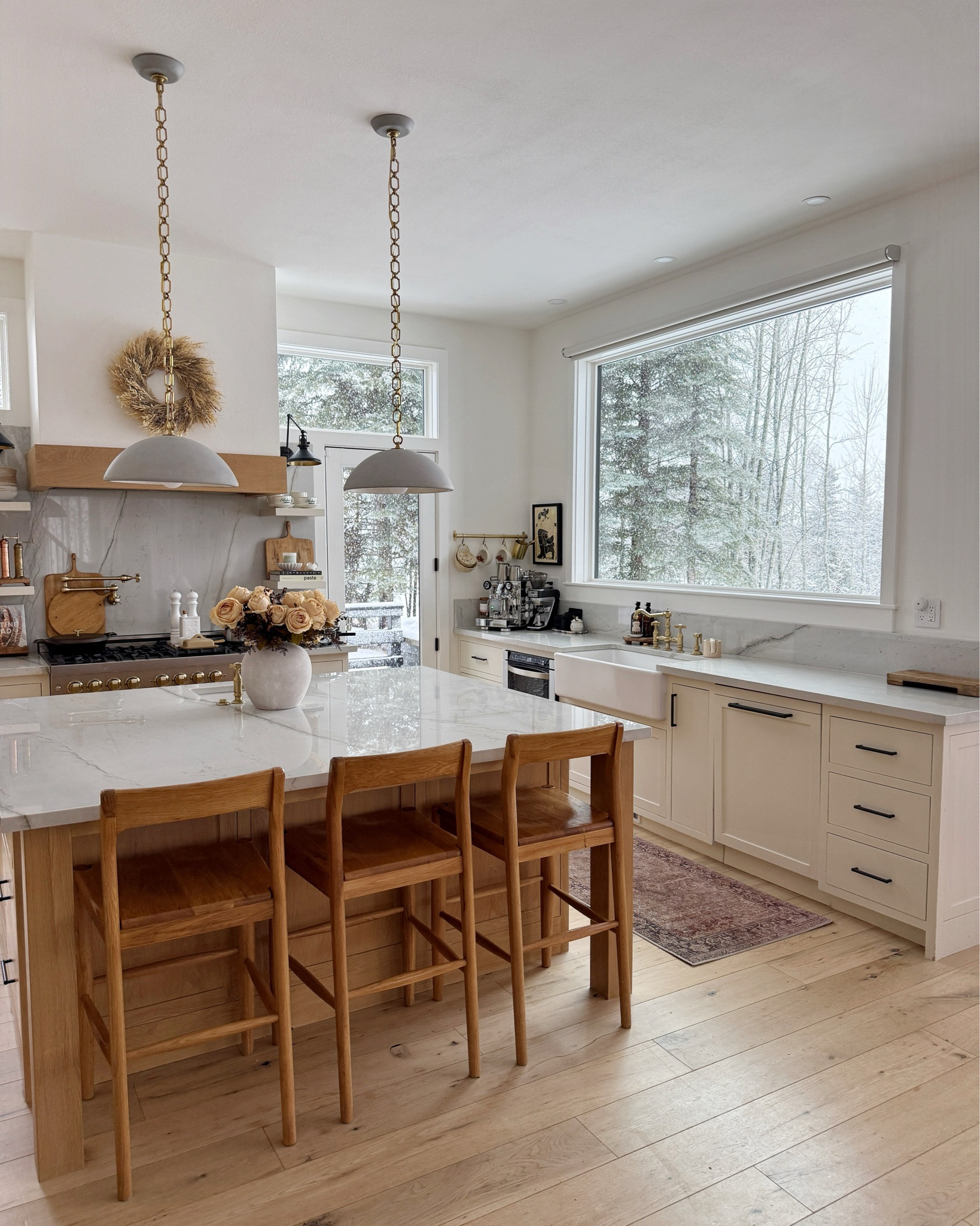 Cozy winter kitchen❄️

Home 
Decor
Barstools
Runner 
Pendants 
Amazon
Coffee 

#LTKHome