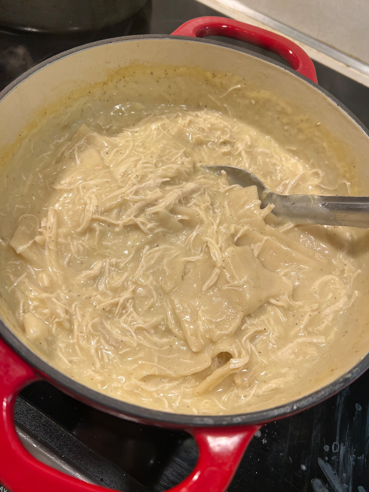 Used my Dutch oven the other night and it’s honestly one of my most-used kitchen pieces.
Perfect for soups, stews, and one-pot meals.
Linked here if you’ve been thinking about getting one 🩷