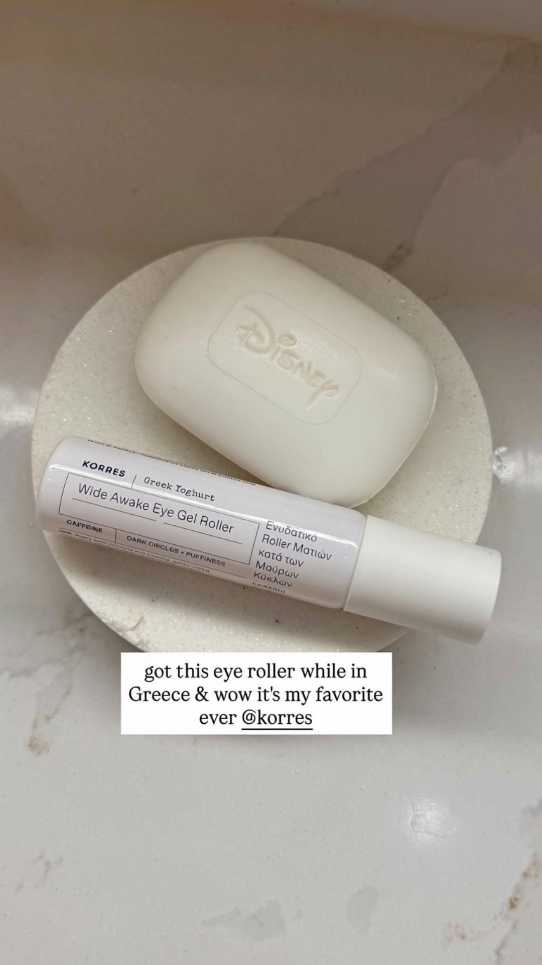 This gel cooling under eye gel is the best when I need to depuff and wake up in the morning! @korres


#beauty #grwm #travel
