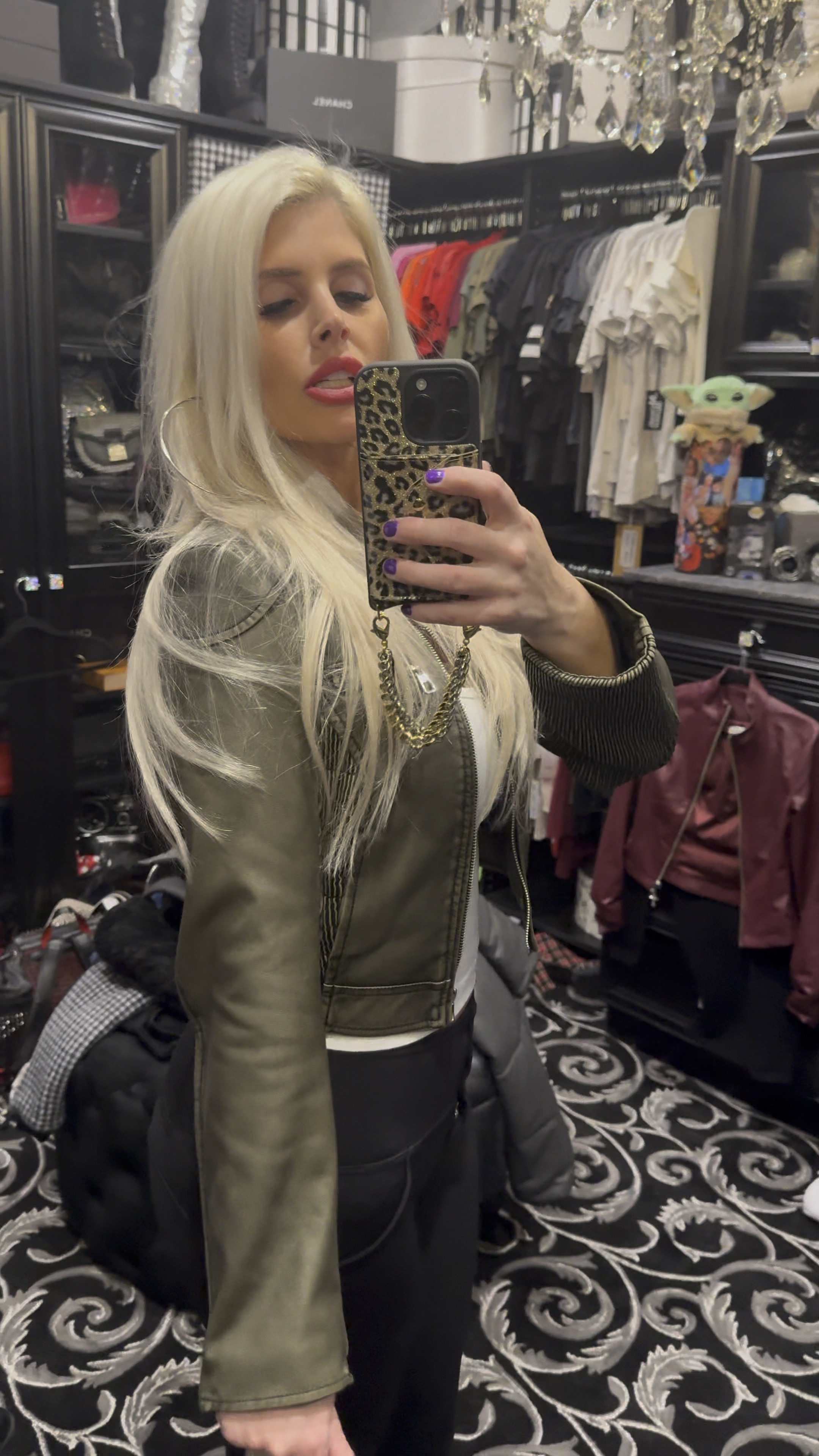 This jacket 😍 Linked my phone case as well because I get so many questions about it. 




#LTKUSA #LTKootd

#LTKU #LTKVideo #LTKstyletip