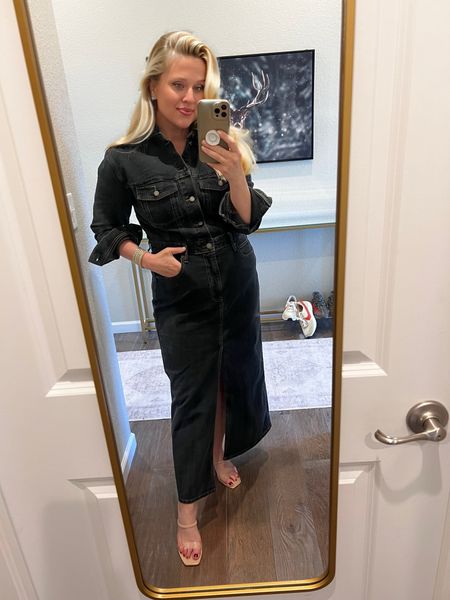 ✨Tap the bell above for daily elevated Mom outfits.

From brunches to casual hangouts, this Long-Sleeve Denim Maxi Dress from Universal Thread™ makes a go-to pick for any occasion. The denim maxi dress sports a pointed collared neckline with a front button-down, long sleeves with buttoned cuffs and a back yoke for a smart look that's perfect for a variety of occasions. It's made from soft, stretchy poplin fabric with lining for all-day comfort, while front slit lends pretty movement to your look. Plus, the front, back and coin pockets add space for stashing small on-the-go essentials.

"Helping You Feel Chic, Comfortable and Confident." -Lindsey Denver 🏔️ 


Easter dress Spring outfits Home decor Vacation outfits Living room decor Travel outfits Spring dress    Wedding Guest Dress  Vacation Outfit Date Night Outfit  Dress  Jeans Maternity  Resort Wear  Home Spring Outfit  Work Outfit
#Nordstrom  #tjmaxx #marshalls #zara  #viral #h&m   #neutral  #petal&pup #designer #inspired #lookforless #dupes #deals  #bohemian #abercrombie    #midsize #curves #plussize   #minimalist   #trending #trendy #summer #summerstyle #summerfashion #chic  #black #samba  #sneakers #adidas  

Follow my shop @Lindseydenverlife on the @shop.LTK app to shop this post and get my exclusive app-only content!

#liketkit #LTKfindsunder100 #LTKfindsunder50 #LTKsalealert
@shop.ltk
https://liketk.it/4C1nY