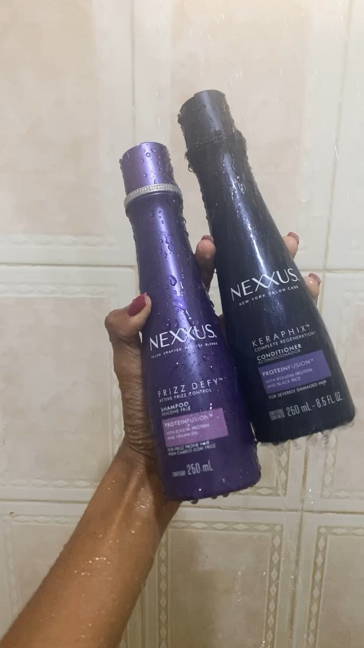 A dica de hoje é o Shampoo e condicionador da Nexxus, já usei tanto a linha completa para cobtrole do frizz quanto a linha de queratina, particularmente prefiro o cheiro da linha anti frizz, mais em questão de resultado depende da necessidade dos fios. Todas duas linhas são maravilhosas.

#LTKsalealert #LTKbrasil #LTKbeauty