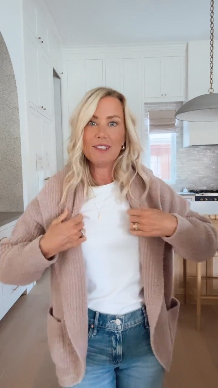 This cardigan is of my absolute favorite cozy finds!

#LTKgrwm #LTKootd #LTKSaleAlert