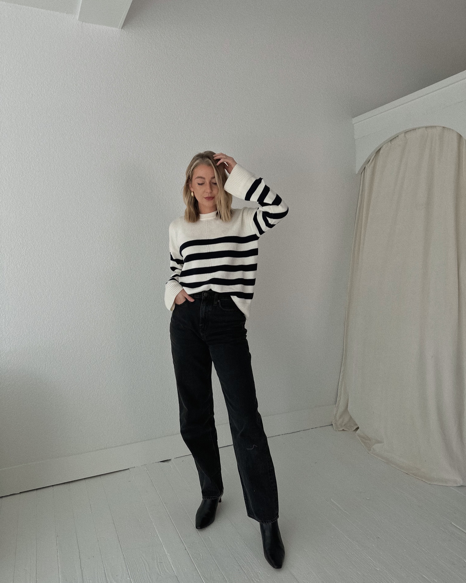 Look du jour 🖤

Striped sweater, baggy denim, kitten heel, ankle boots 

#LTKshoecrush #LTKSeasonal