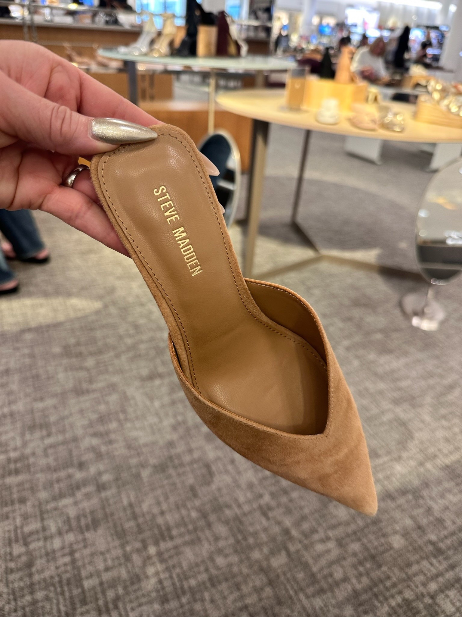 I saw these amazing kitten heels at Nordstrom and I loved them! The height was not too tall, the suede fabric was beautiful and the I loved the color too! I might need to get them soon! Linked⬆️

#Itkcreator #Itkfinds
#Itkwatchnow #Itkstyletip
#nordstrom
#nordstromfinds #suede #kittenheels #shoes

#LTKgrwm #LTKootd #LTKSeasonal