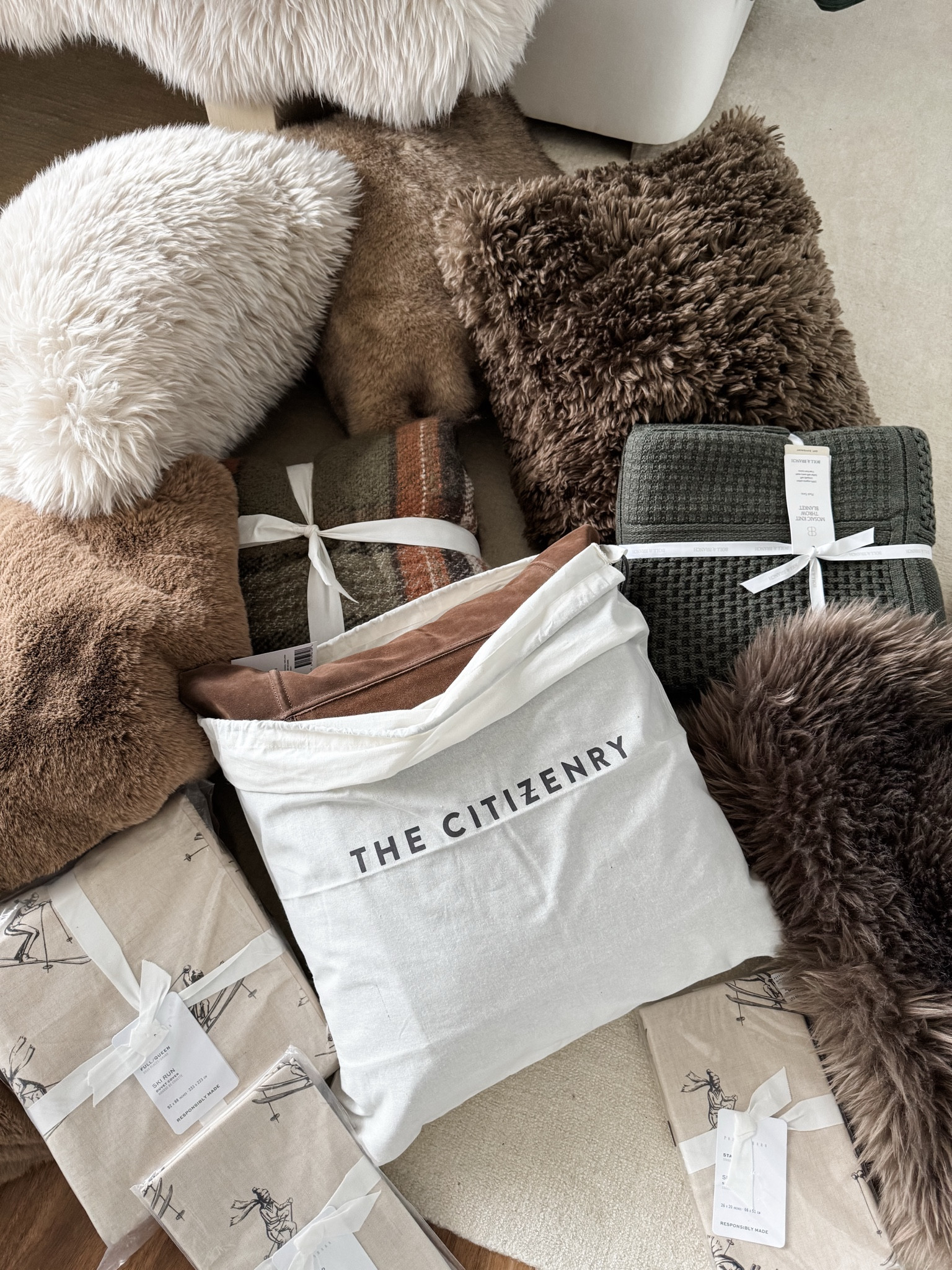 Winter sneak peek🤎

Organic modern, winter decor, textiles

#LTKHome #LTKStyleTip