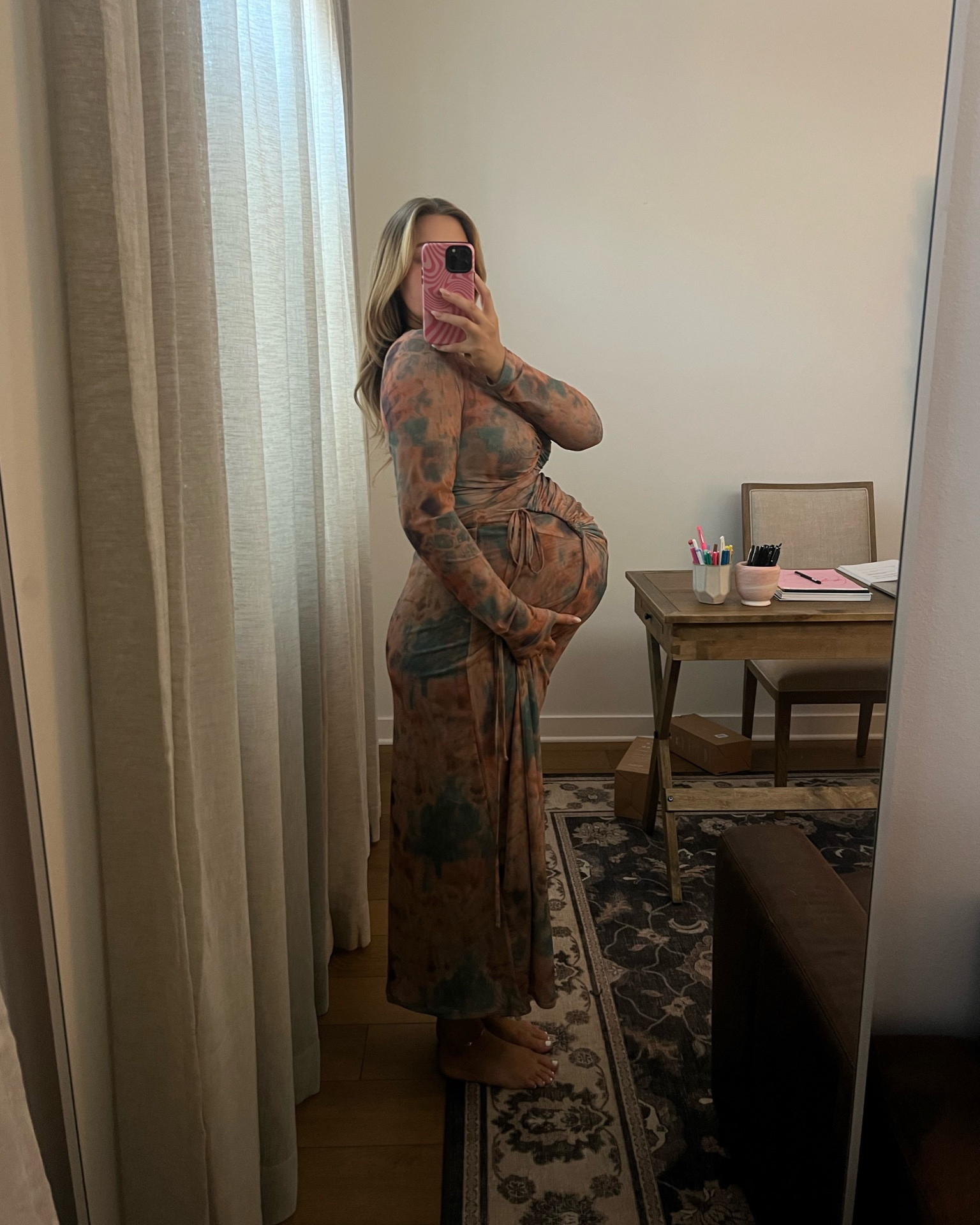 Size M! It’s stretchy and fits curves really well just probably not besttttt for 36 weeks pregnant 🤣 but would work earlier in pregnancy! Not see through either and works with a bra  