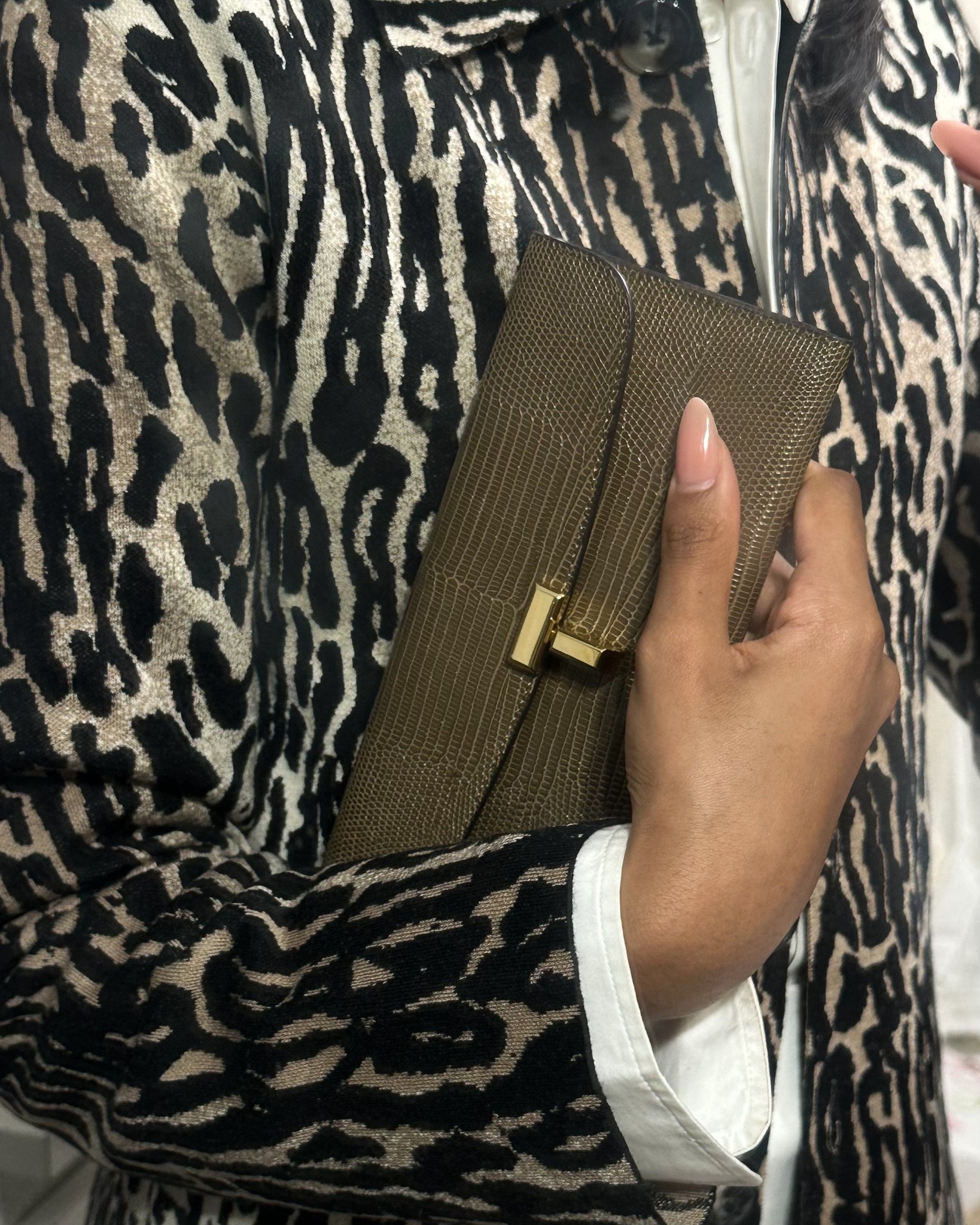 Toteme wallet with a touch of leopard 🤎 @mytheresa.com AD

•
•
•
#classicstyle #minimalstyledaily #christmasgifts Fabiana Cristina 

#LTKluxury #LTKgiftguide #LTKeurope