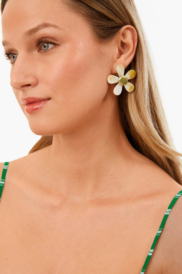 Exclusive White Daisy Horn Studs | Tuckernuck (US)