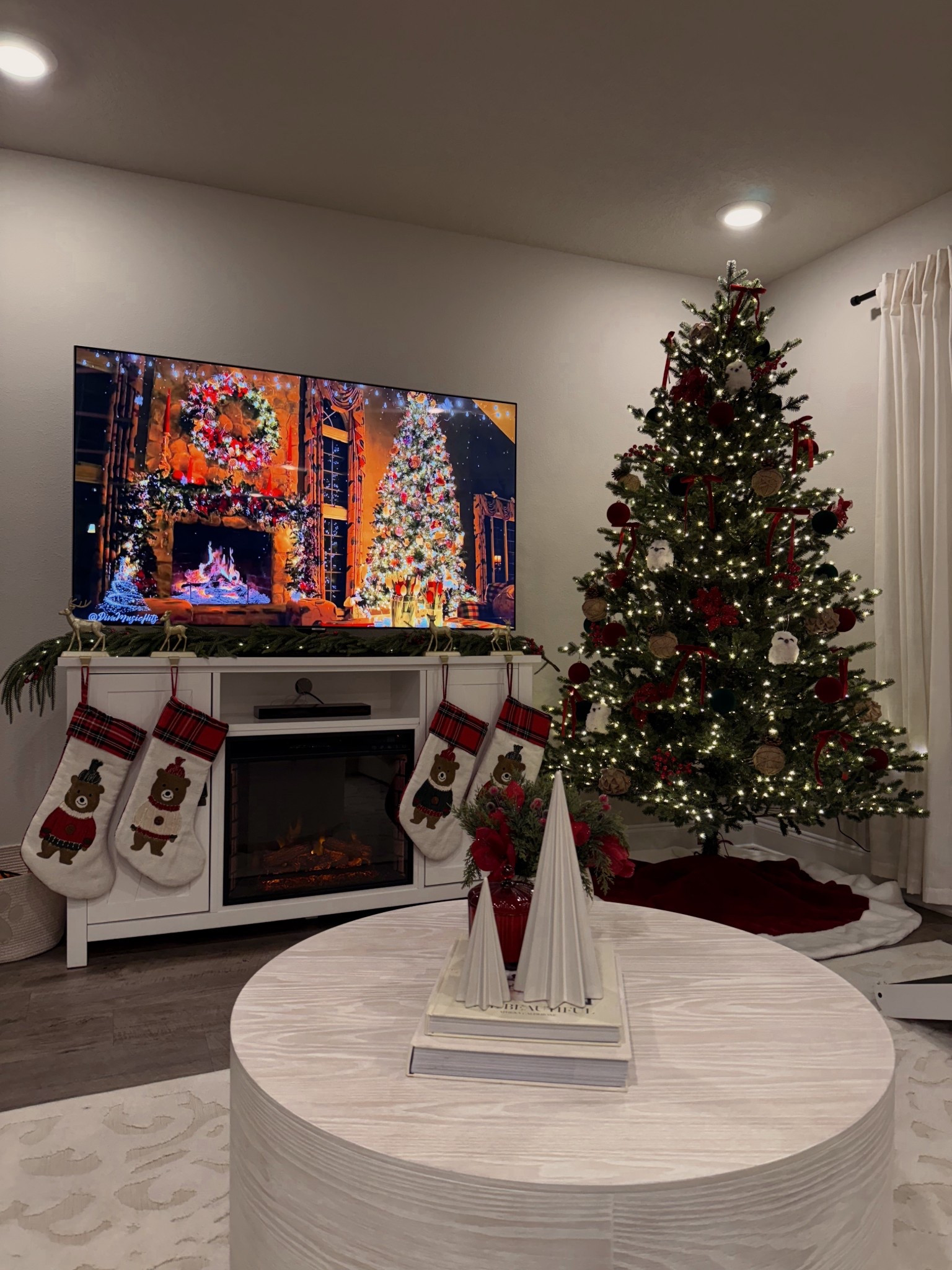 linking the tree! most of my other decor is from 1-2 years ago so sold out

#LTKHoliday #LTKSeasonal #LTKHome