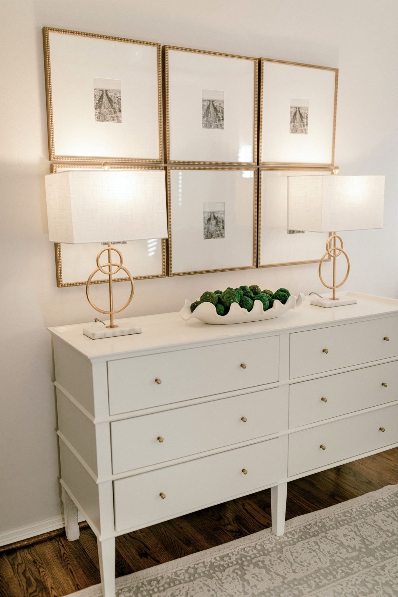 Love this gallery wall! 