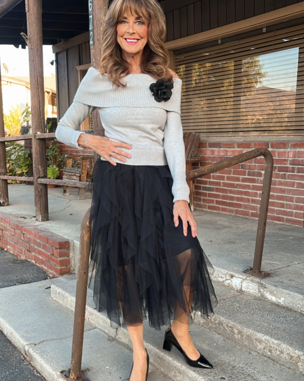Off shoulder sweater paired with a black tulle skirt.

Sweater size Small

#tulle #offshoulder #sweater #holiday #tulleskirt

#LTKHoliday #LTKStyleTip #LTKFindsUnder50