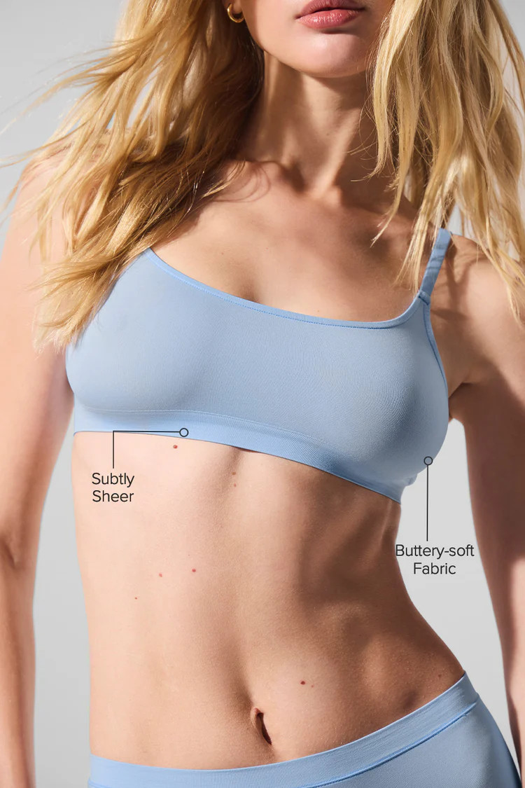 Sheer Glow Bra - Seashell Blue | Alo Yoga (US)