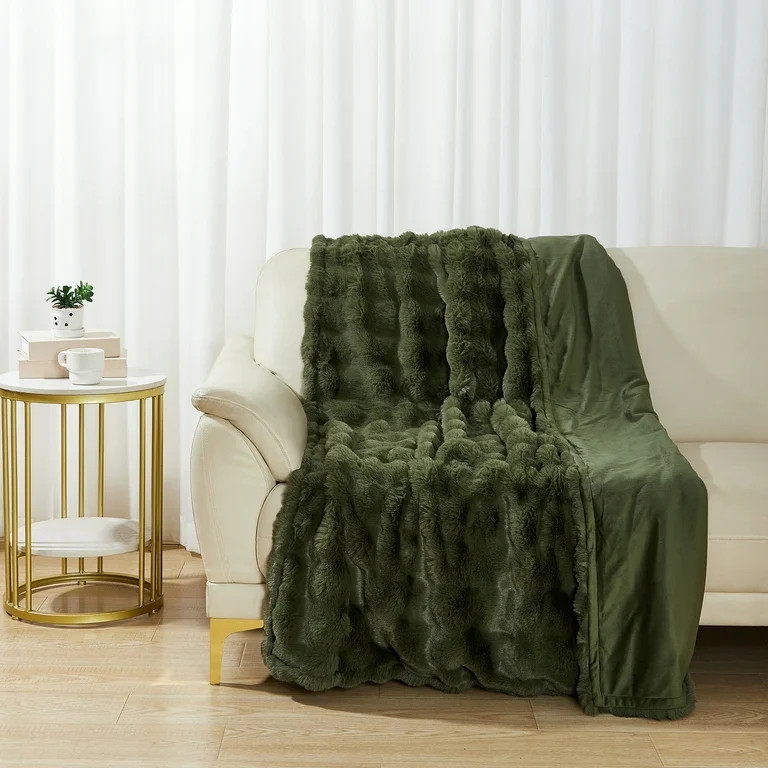 Better Homes & Gardens Green Bubble Faux Fur Ultra Soft Luxury Oversize Throw Blanket 50" x 72", ... | Walmart (US)