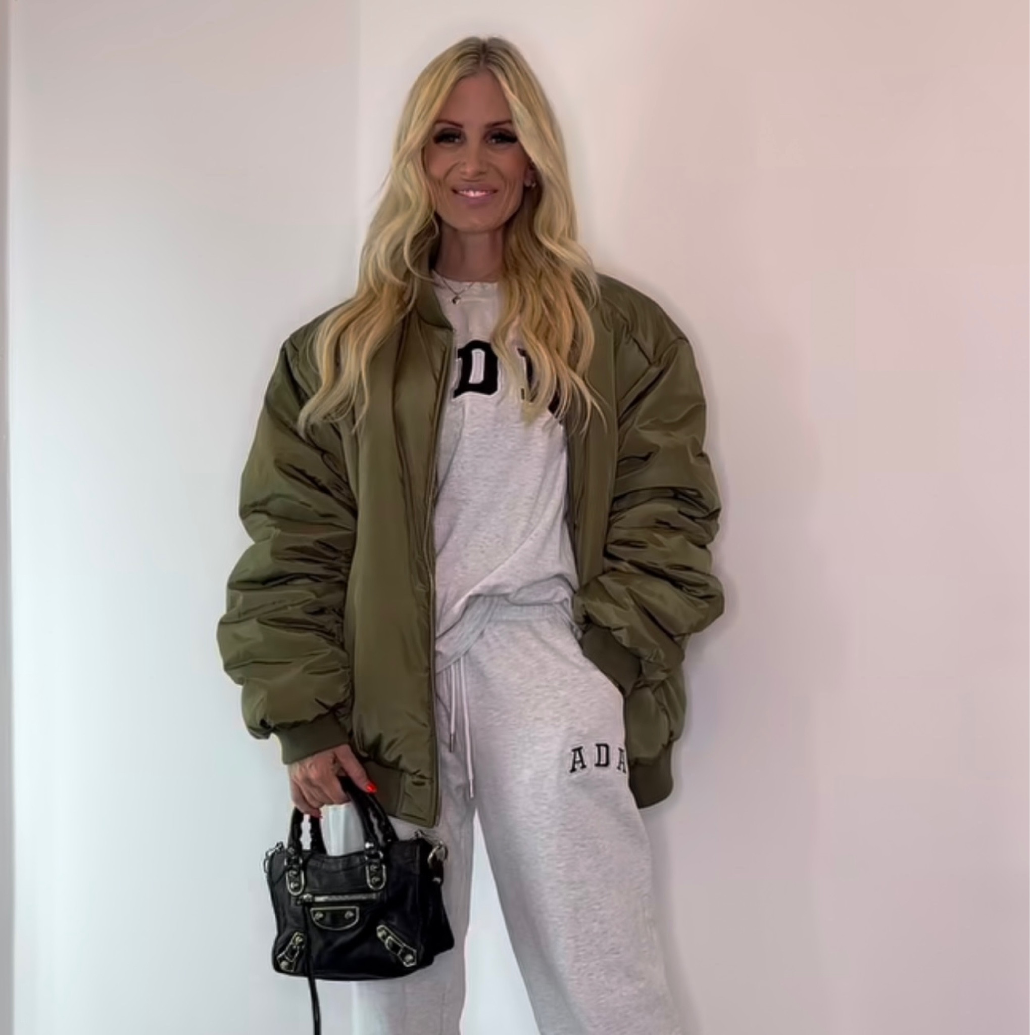 My fave tracksuit ever 🤍🤩 

#LTKover40 #LTKSeasonal #LTKfindsunder100