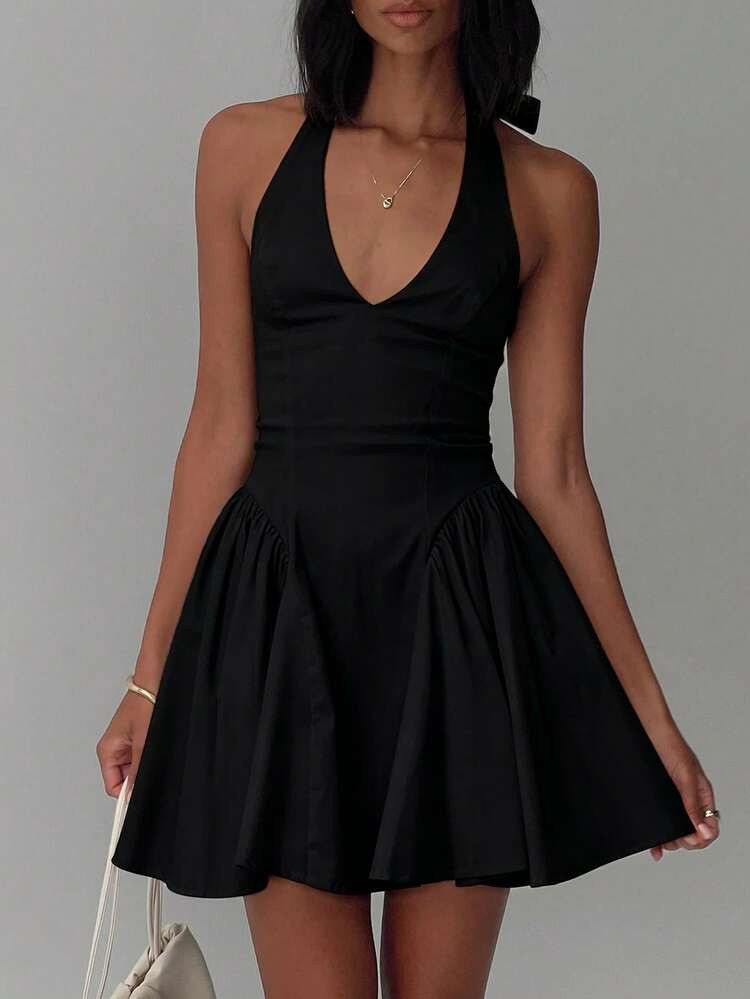 Women's Elegant And Casual White Pleated, Waist-Tight, Backless Halterneck Summer Women's Dress For Street, Seaside And Outdoor Occasions, Elegant And Fashionable Outfit For Valentine's Day Date | SHEIN