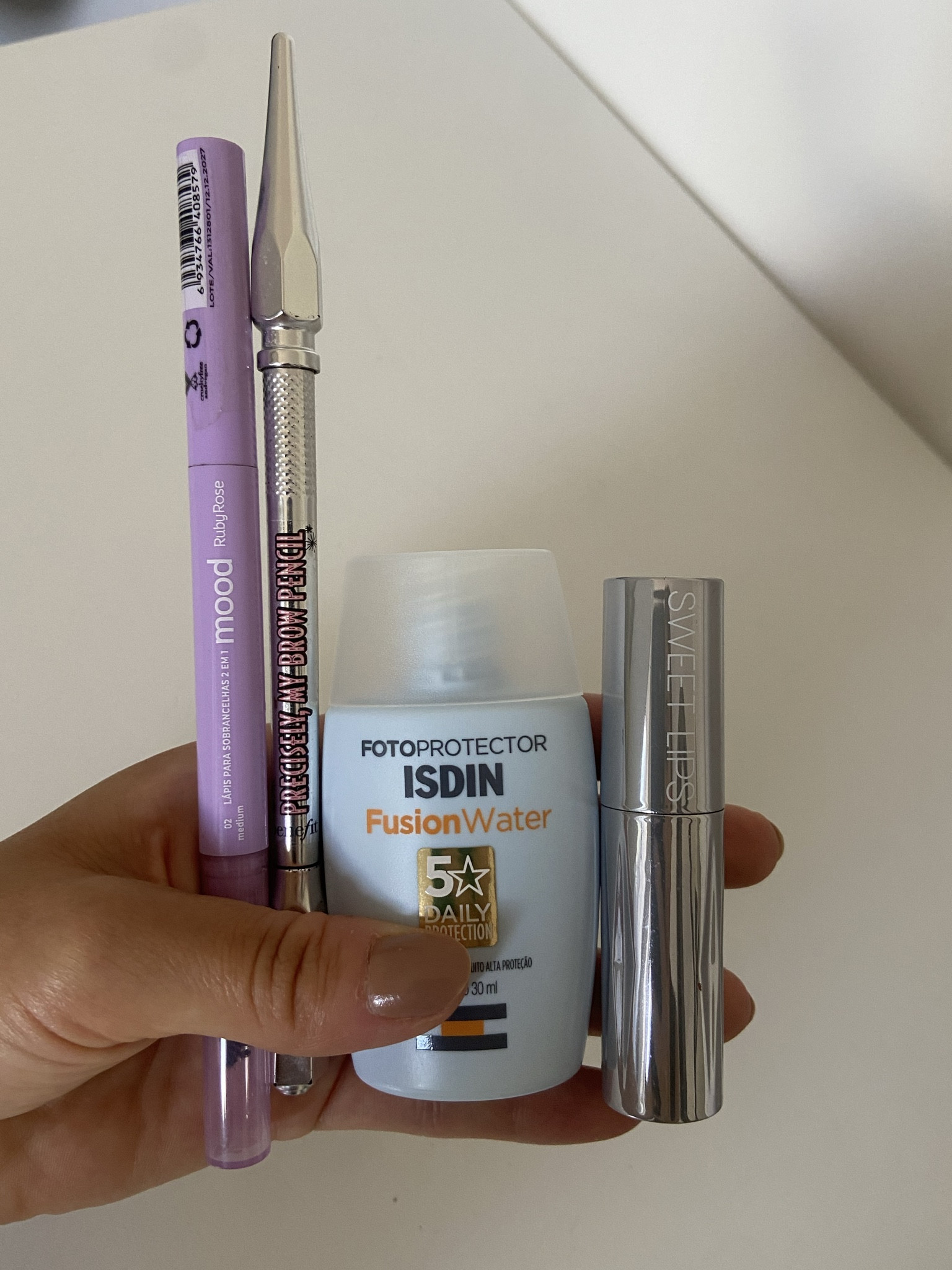 Protetor solar, lápis de sobrancelha, balm labial, contorno cremoso e blush favoritos da minha necessaire ❤️

#LTKCyberWeek #LTKbeauty #LTKbrasil