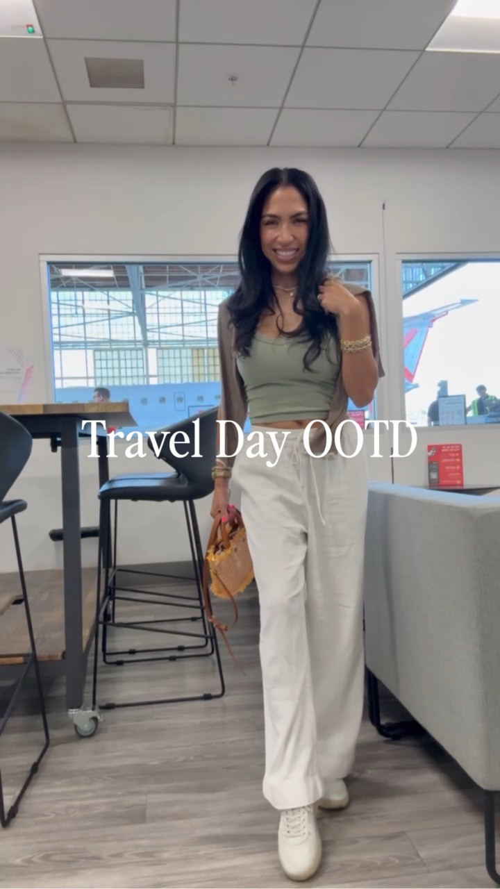 Today’s outfit : cozy + cute 🤍✨

#LTKootd #LTKTravel #LTKBeauty