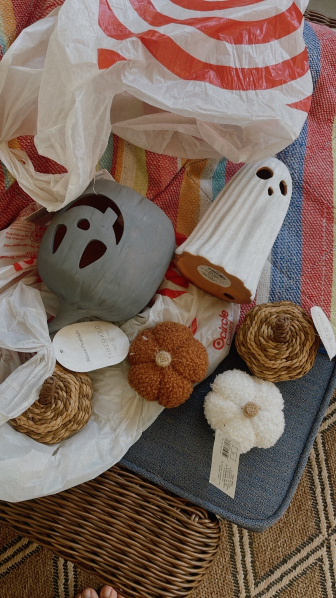 $1-$5 falloween decor 🎃🍂

(grey pumpkin & plush ones are from the target dollar spot — can’t link)


#LTKSeasonal #LTKSaleAlert #LTKHome