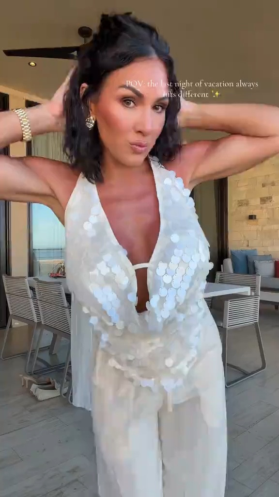 Comment GLOW ✨ and I’ll send you everything.

Bestie… last night in Cabo and we closed it out the right way ✨🌴

Sun-kissed skin, happy heart, music in the air, and one of those nights you wish you could bottle up forever.

Wearing a size small

5’2” • 130 lbs • 25” waist • 34DD • size small

#PetiteFashion #Over40Style #VacationStyle #CaboOutfits #ResortWear