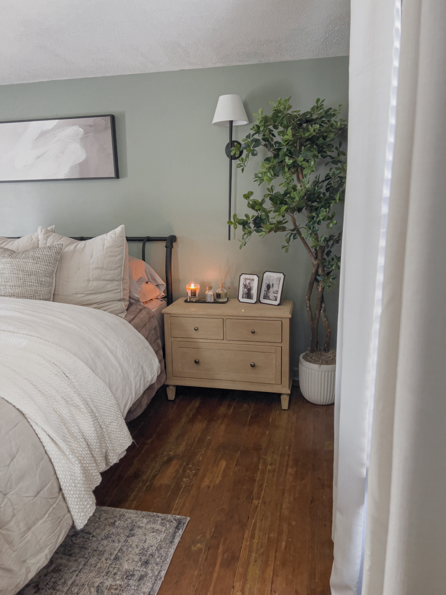 Neutral Master Bedroom

Green Bedroom | Black Olive Tree | Sausalito Bedroom Set | Modern Sconce | Candle Sconce | Abstract Artwork | Over the Bed Artwork | Nightstandd

#LTKhome