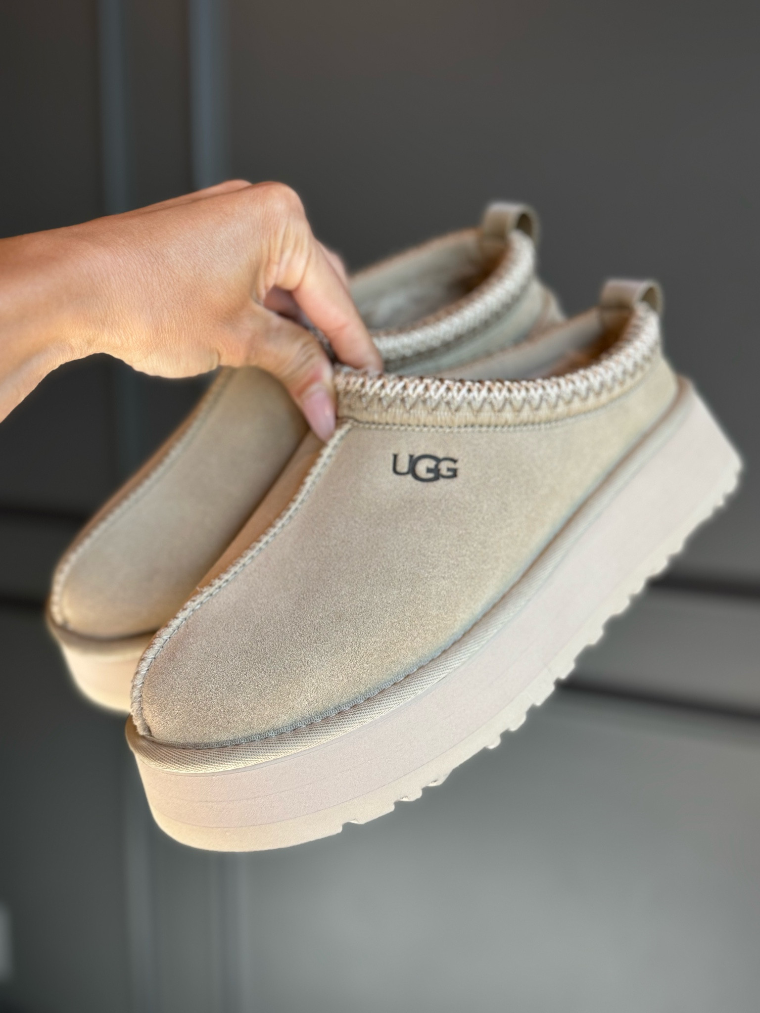 Look what's back! I missed out on these last year and picked them up early this time around.
They are so cozy and I wear them every single day during the winter.


Winter must have /fall must have/warm shoes/warm slippers/favorite UGGs

#LTKShoeCrush #LTKSeasonal #LTKStyleTip